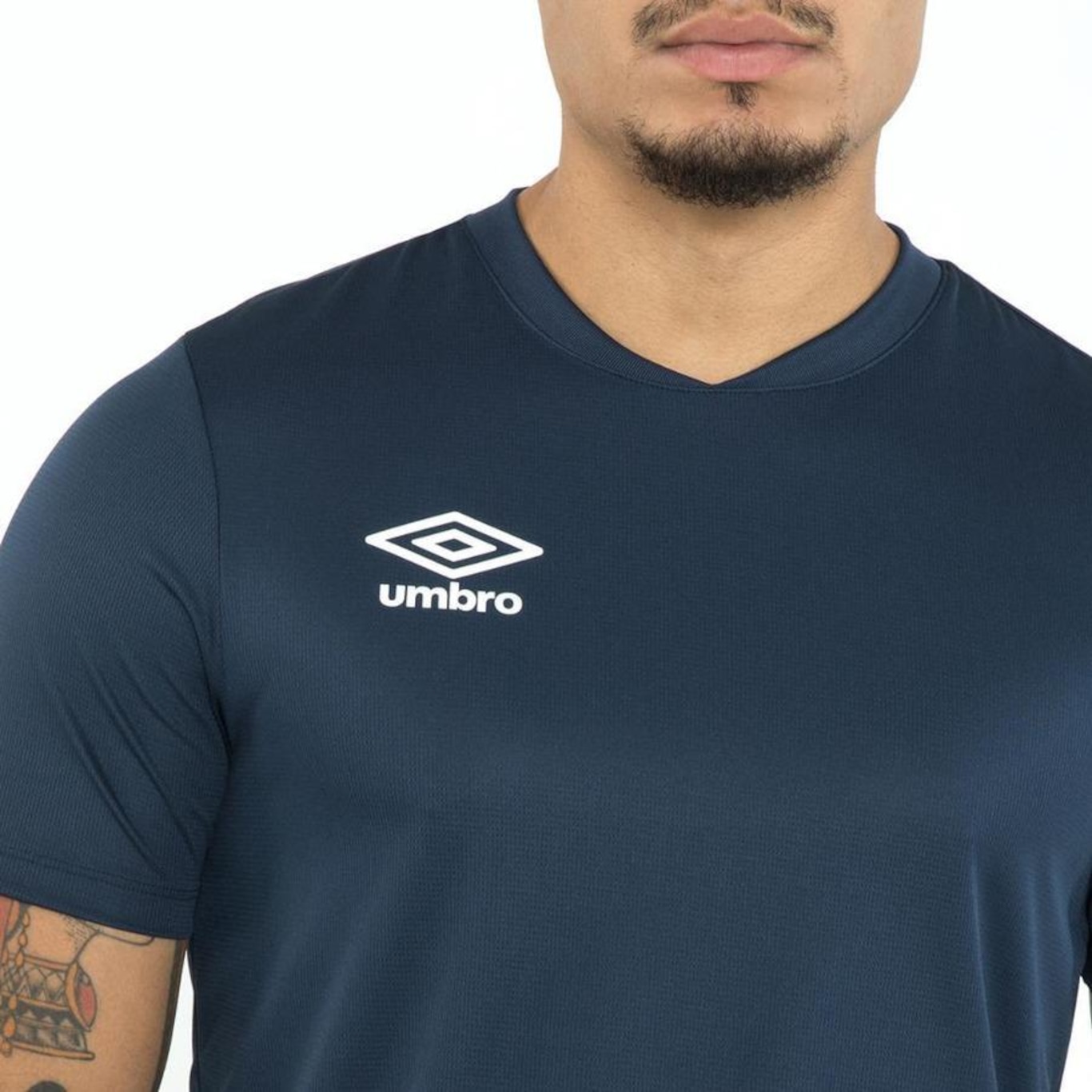 Camiseta Umbro Striker Premium - Masculina - Foto 4