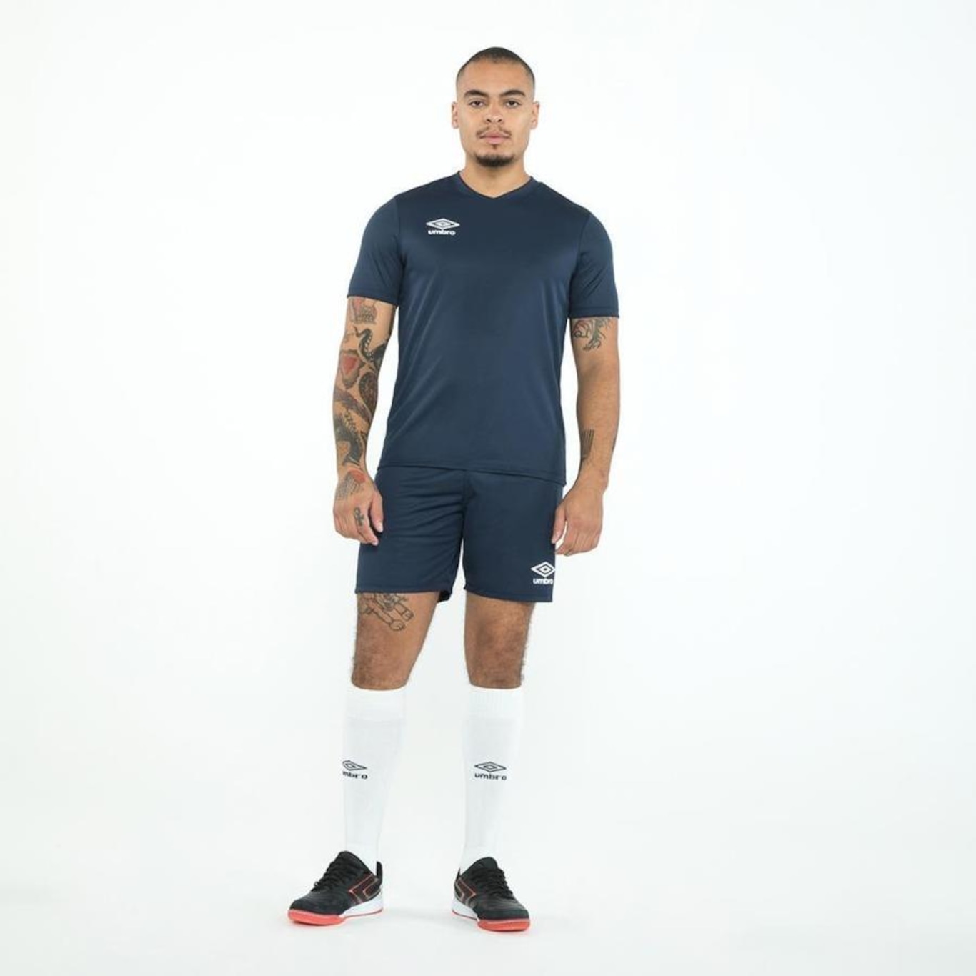 Camiseta Umbro Striker Premium - Masculina - Foto 6