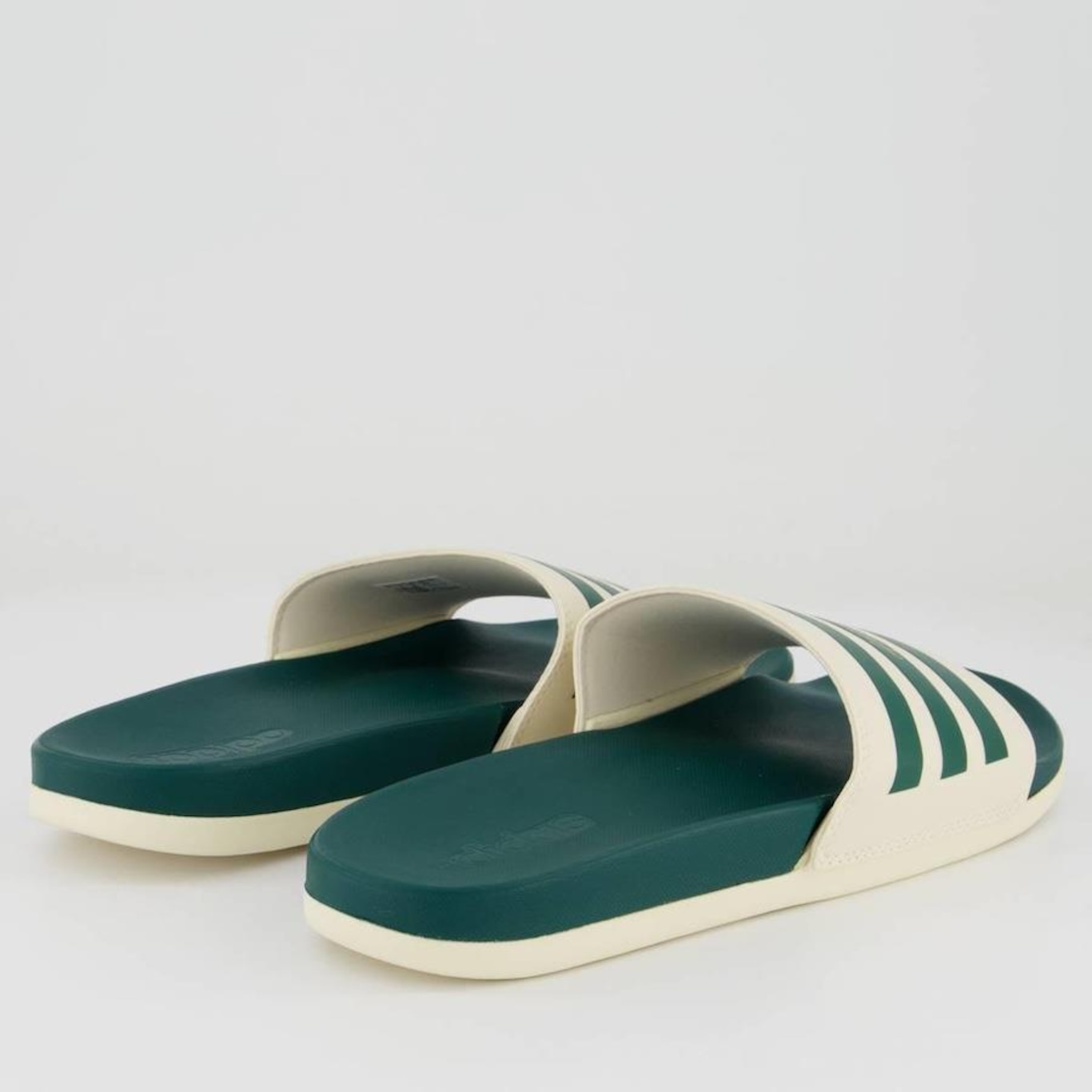 Chinelo adidas Adilette Comfort - Masculino - Foto 4