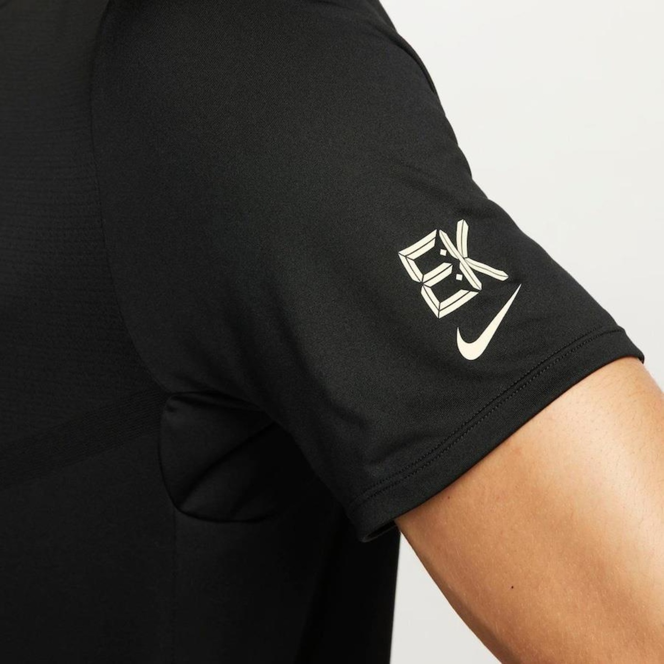 Camiseta Nike Dri-Fit Rise 365 - Masculina - Foto 4