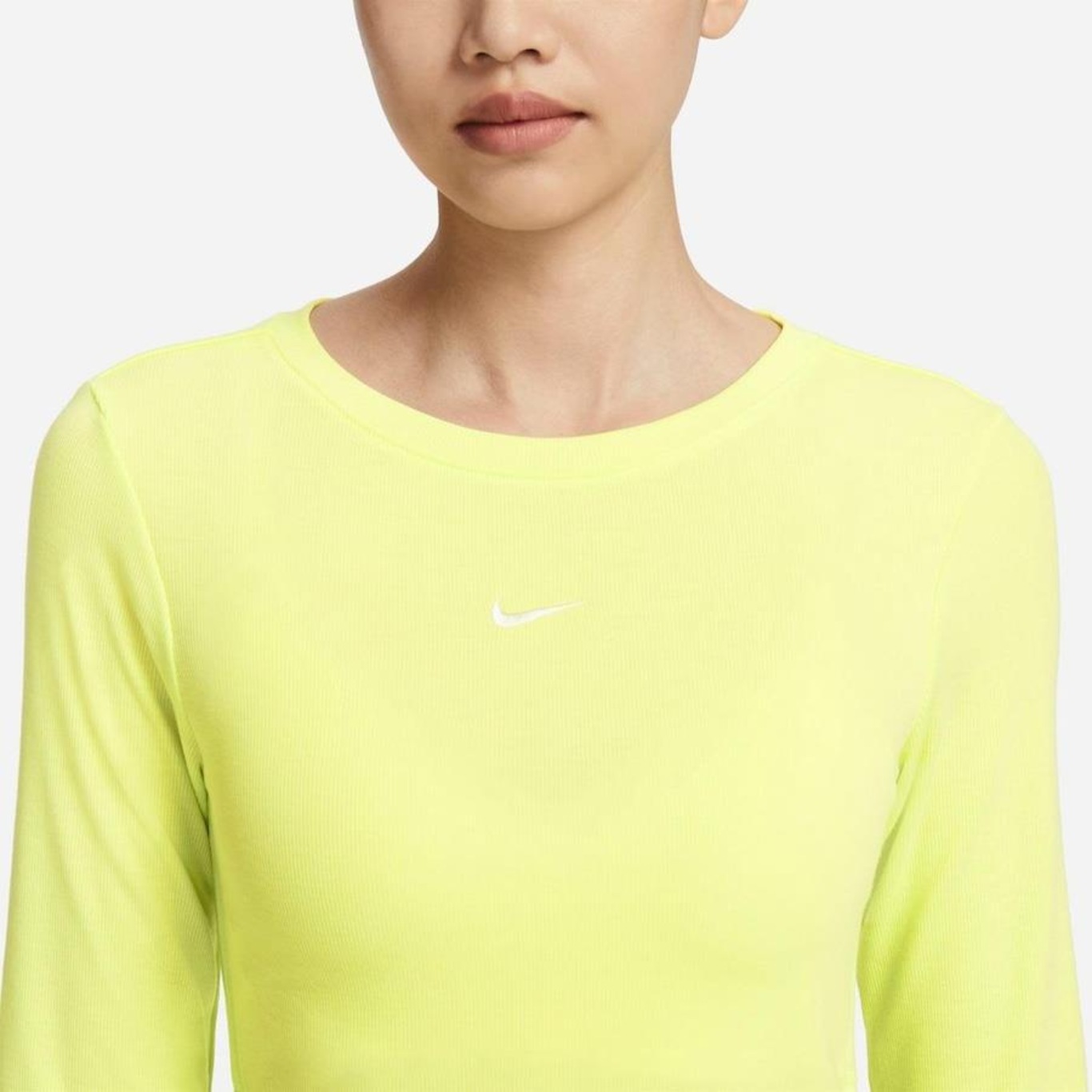 Camiseta Nike Sportswear - Feminina - Foto 3