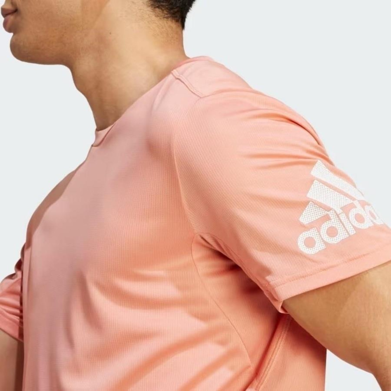 Camiseta adidas Run It Corrida - Masculina - Foto 4