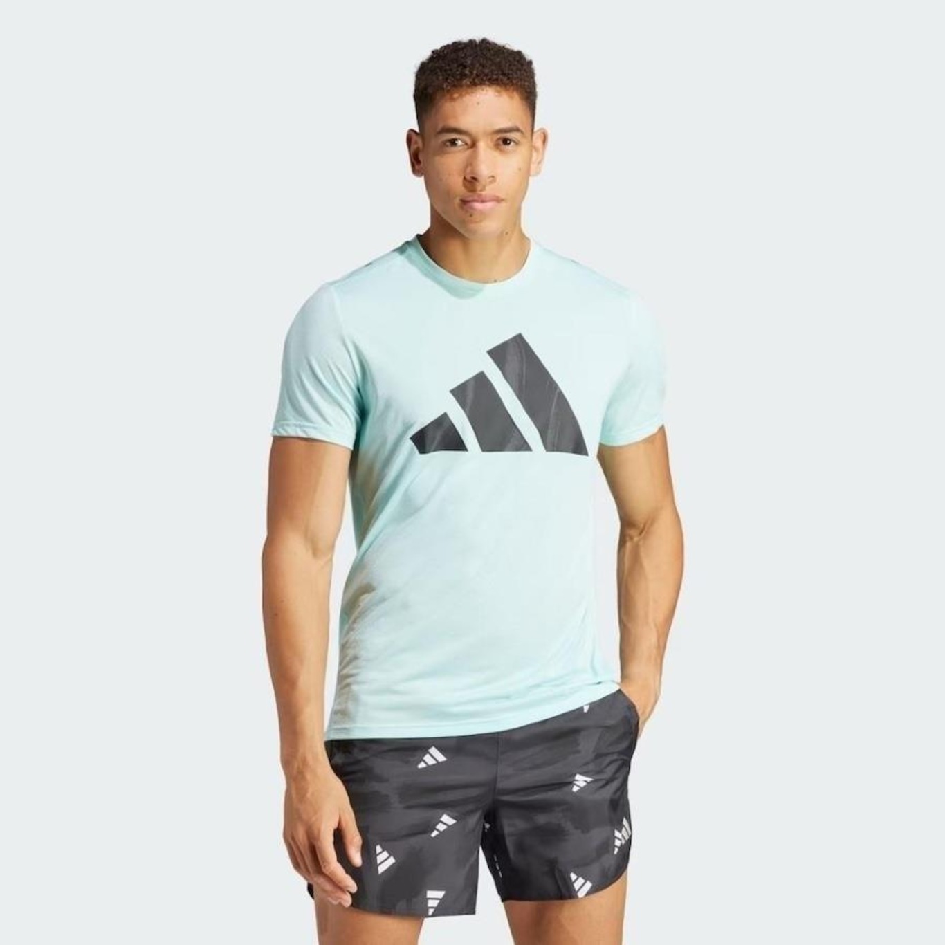 Camiseta adidas Run It Bagde Of Sport - Masculina - Foto 2