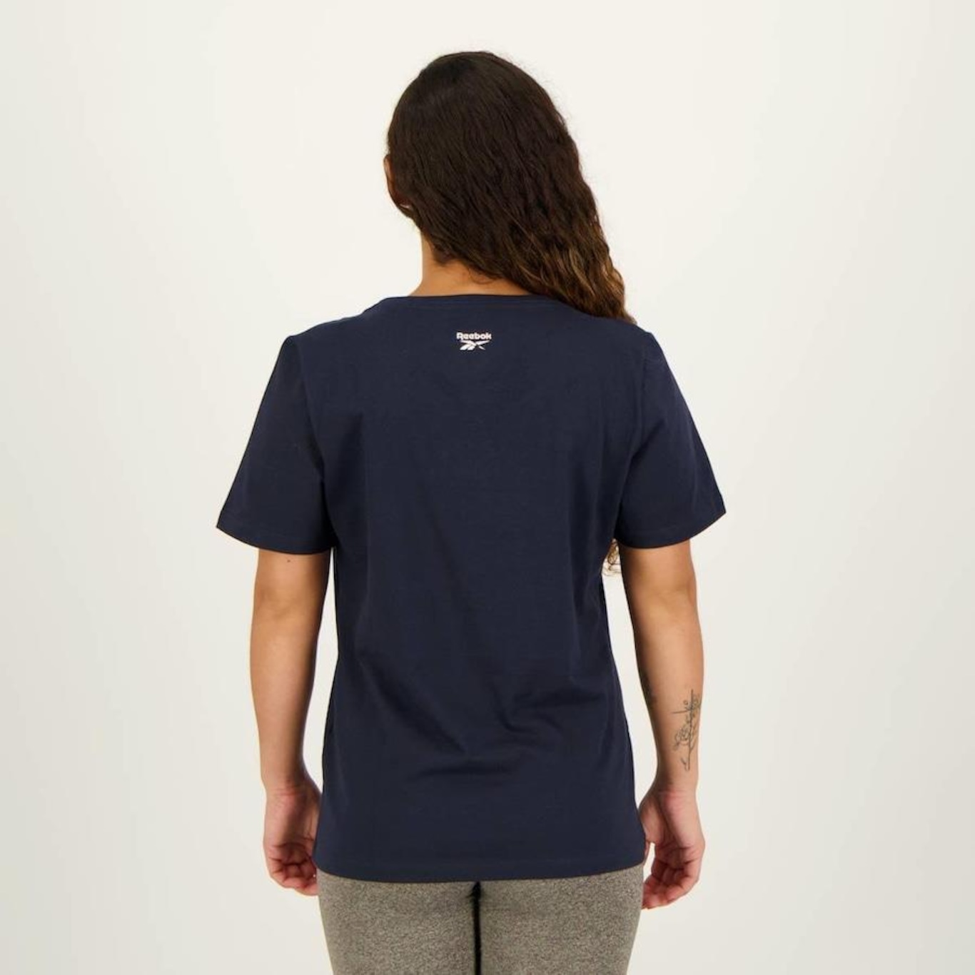 Camiseta Reebok Big Logo Linear - Feminina - Foto 3