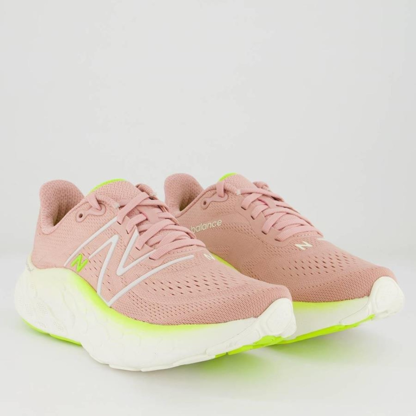 Tênis New Balance Fresh Foam X More V4 - Feminino - Foto 2