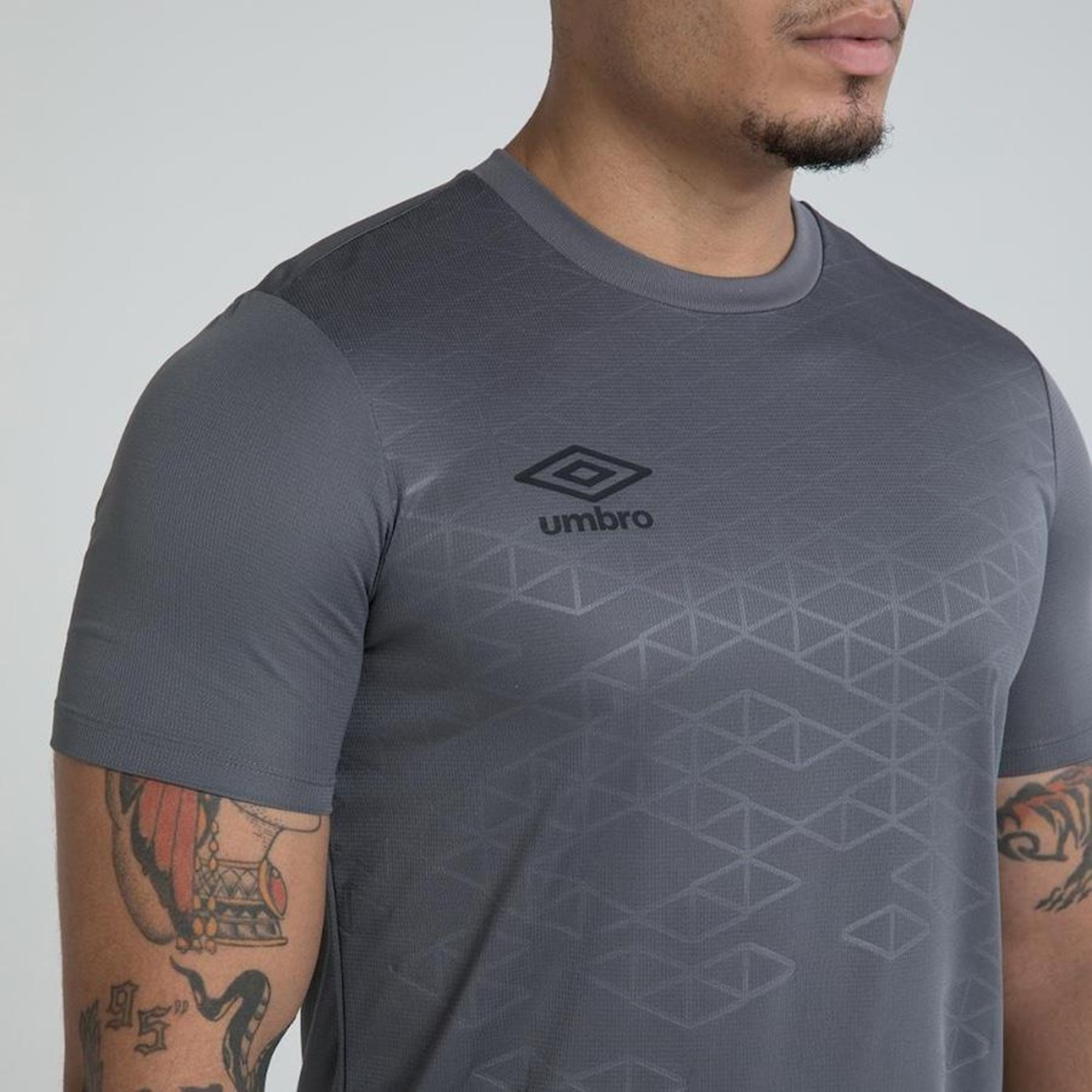 Camiseta Umbro Digital Diamond - Masculina - Foto 4