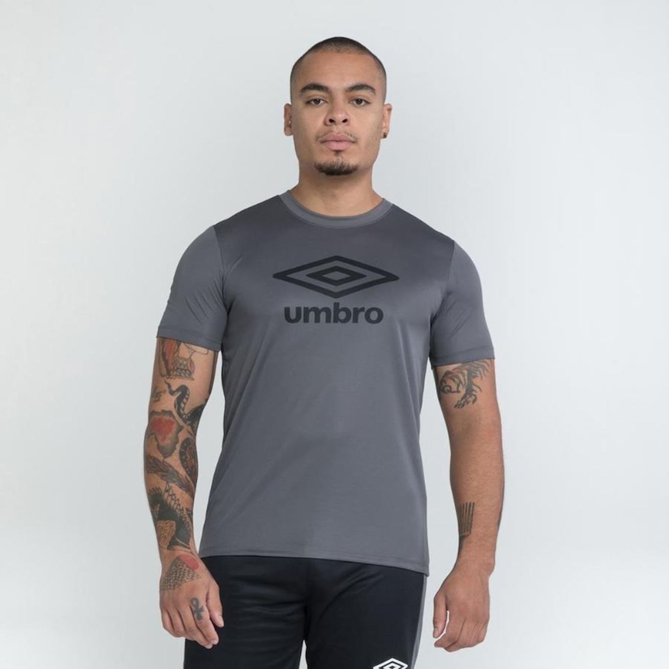 Camiseta Umbro Essential Diamond - Masculina - Foto 1