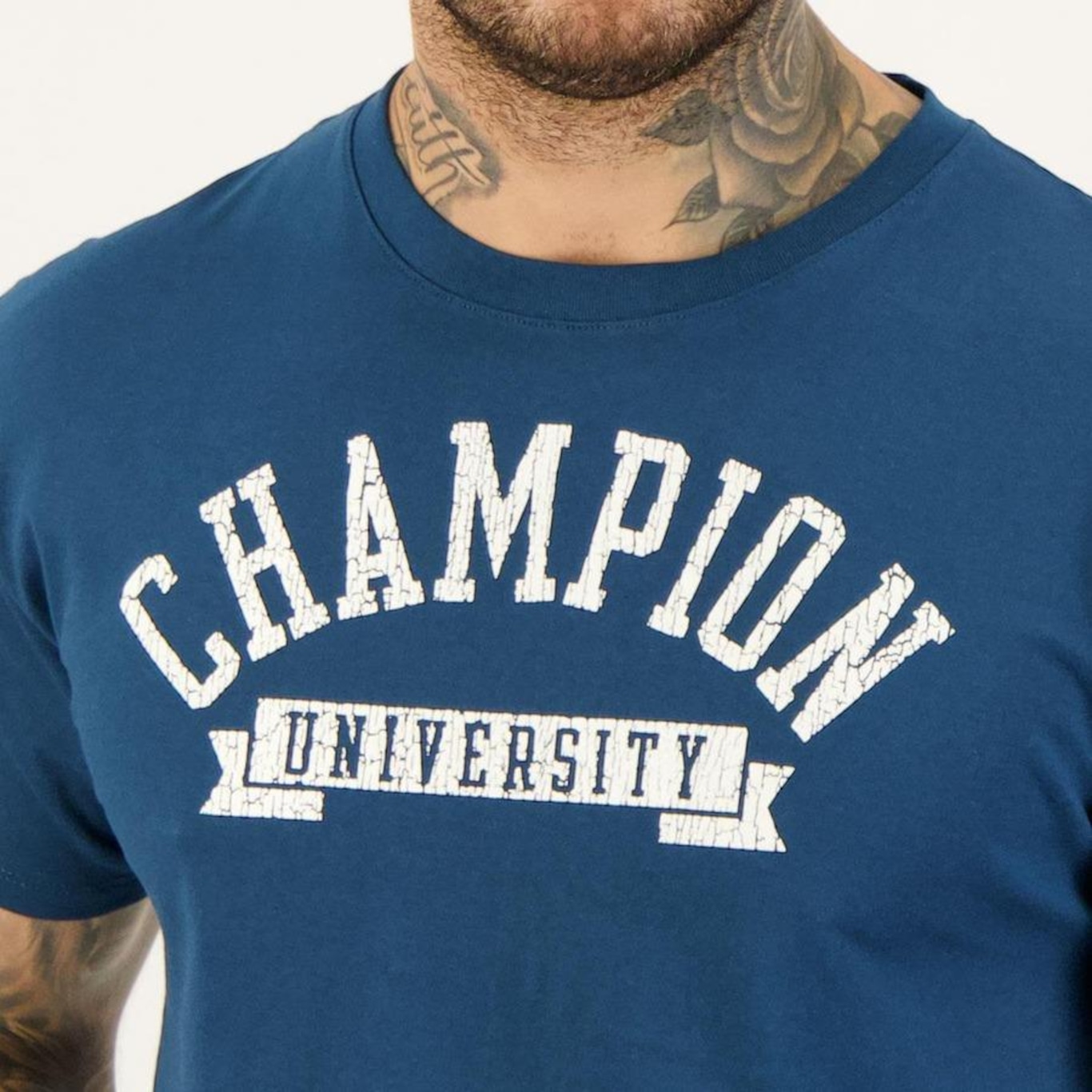 Camiseta Champion University - Masculina - Foto 4