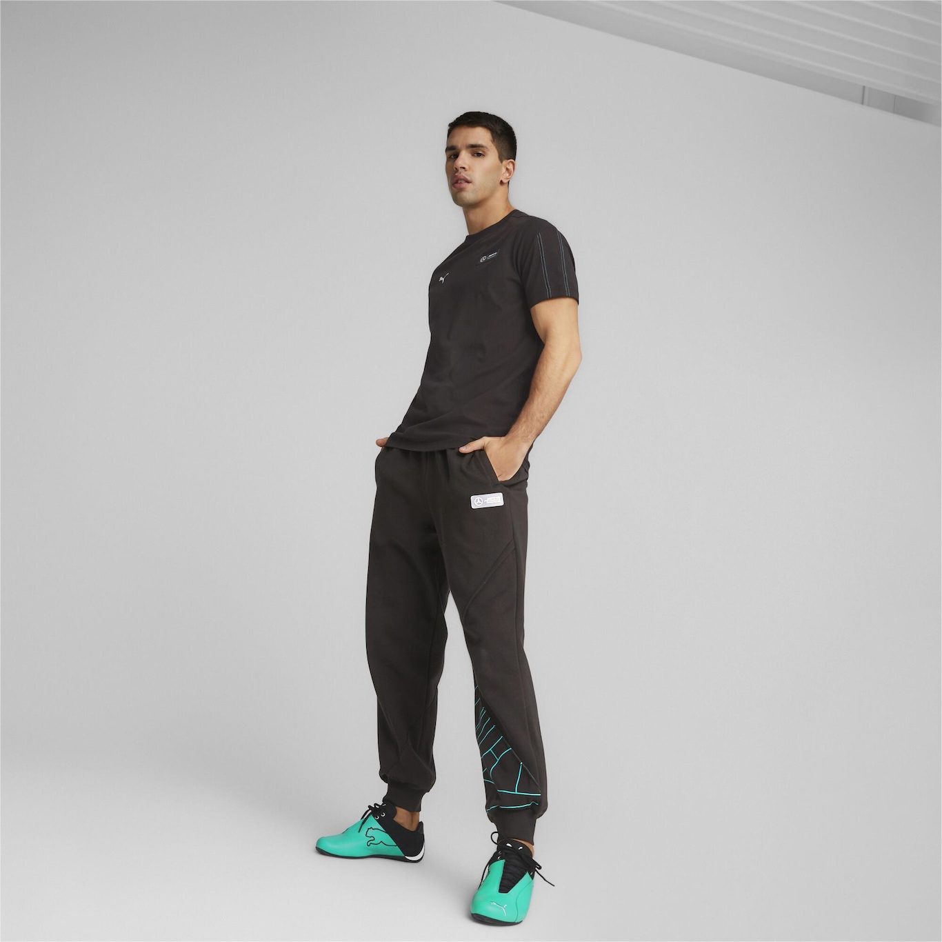 Calça Puma Mercedes-AMG Petronas Statement Motorsport - Masculina - Foto 4