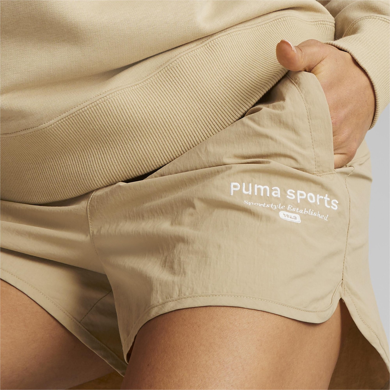 Shorts Puma Team Woven - Feminino - Foto 4