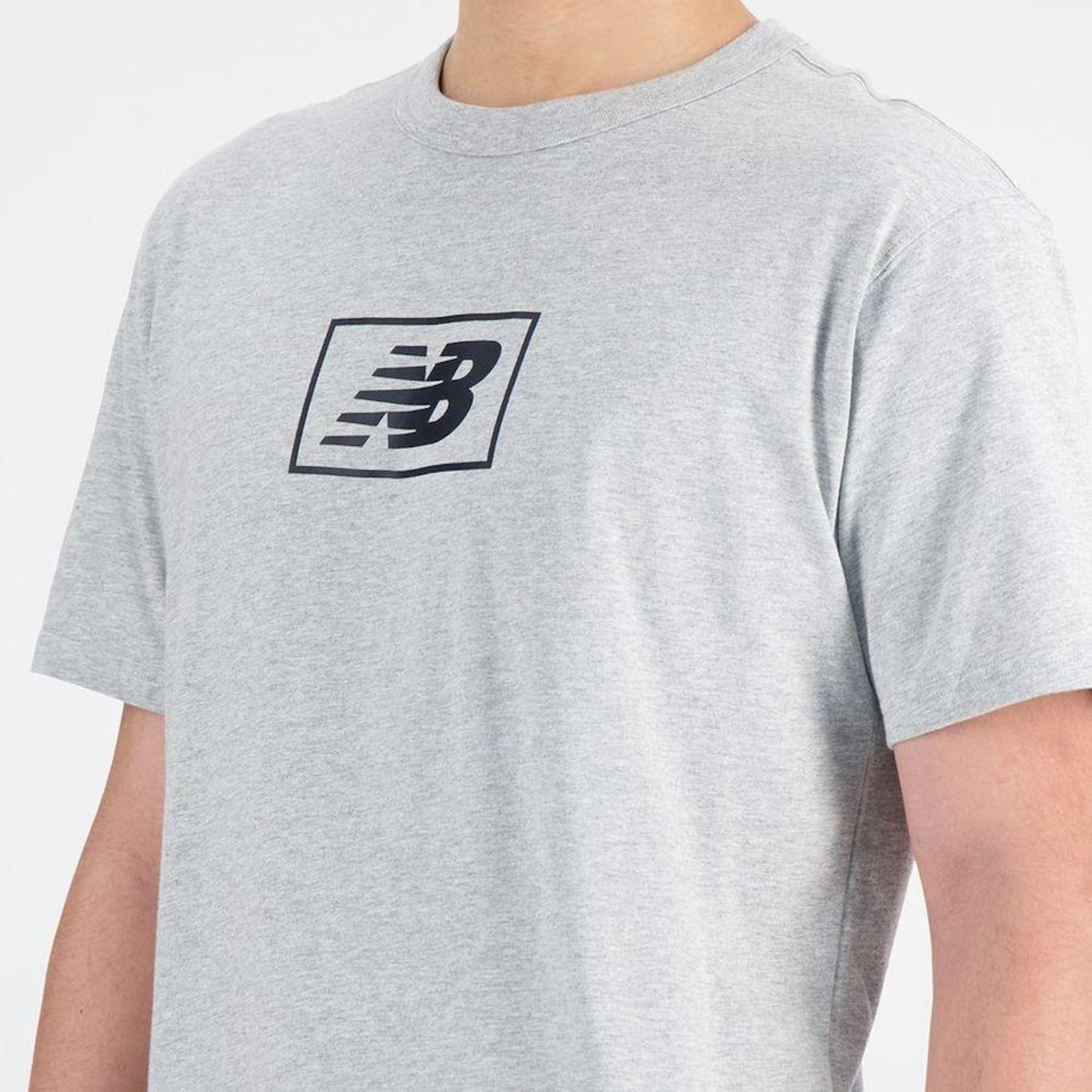 Camiseta New Balance Essentials Logo - Masculina - Foto 4