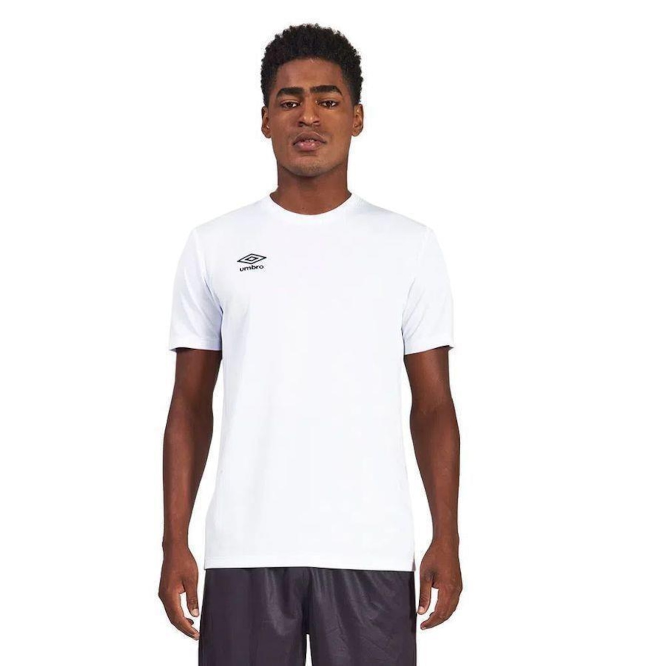 Camiseta Umbro Essential - Masculina - Foto 1