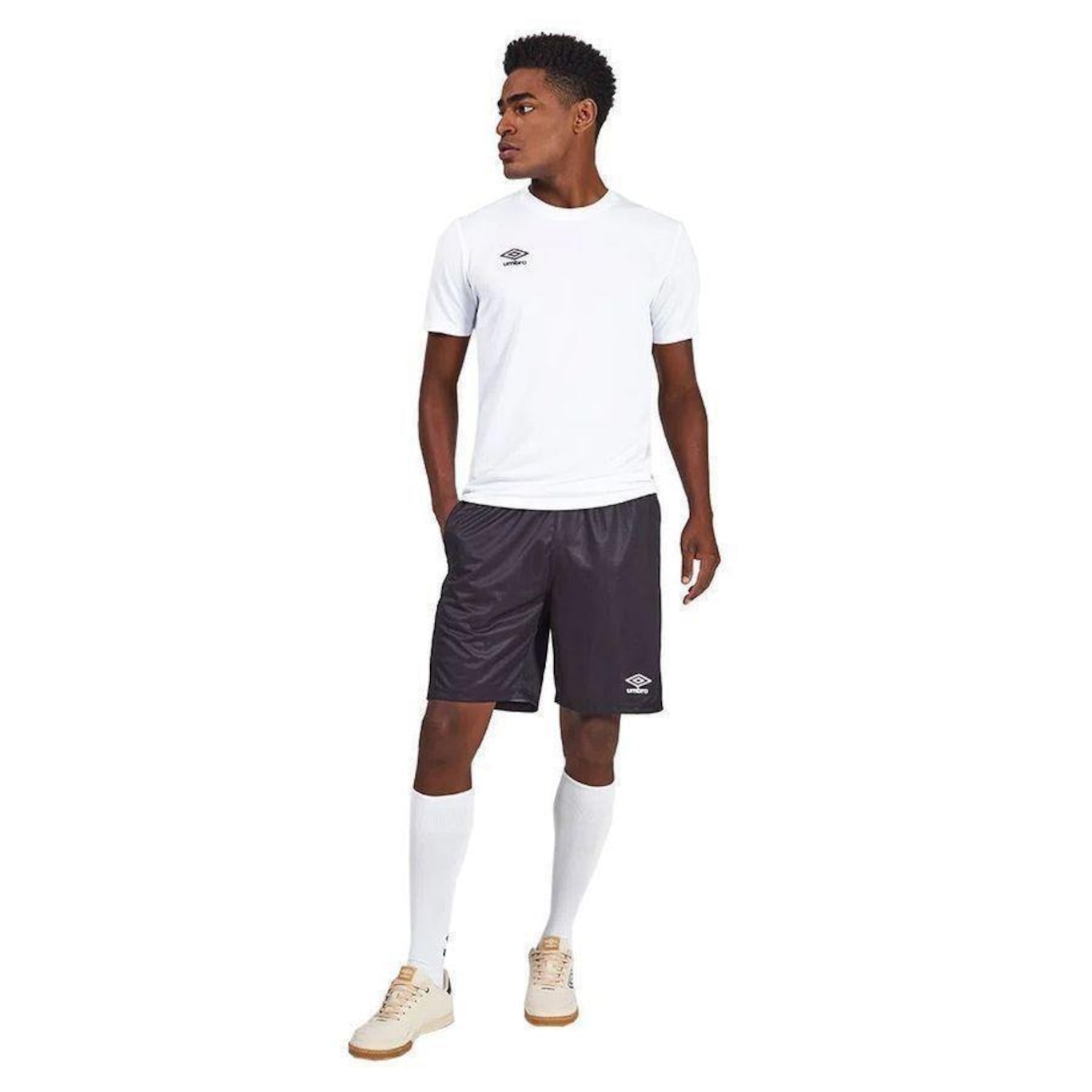 Camiseta Umbro Essential - Masculina - Foto 4