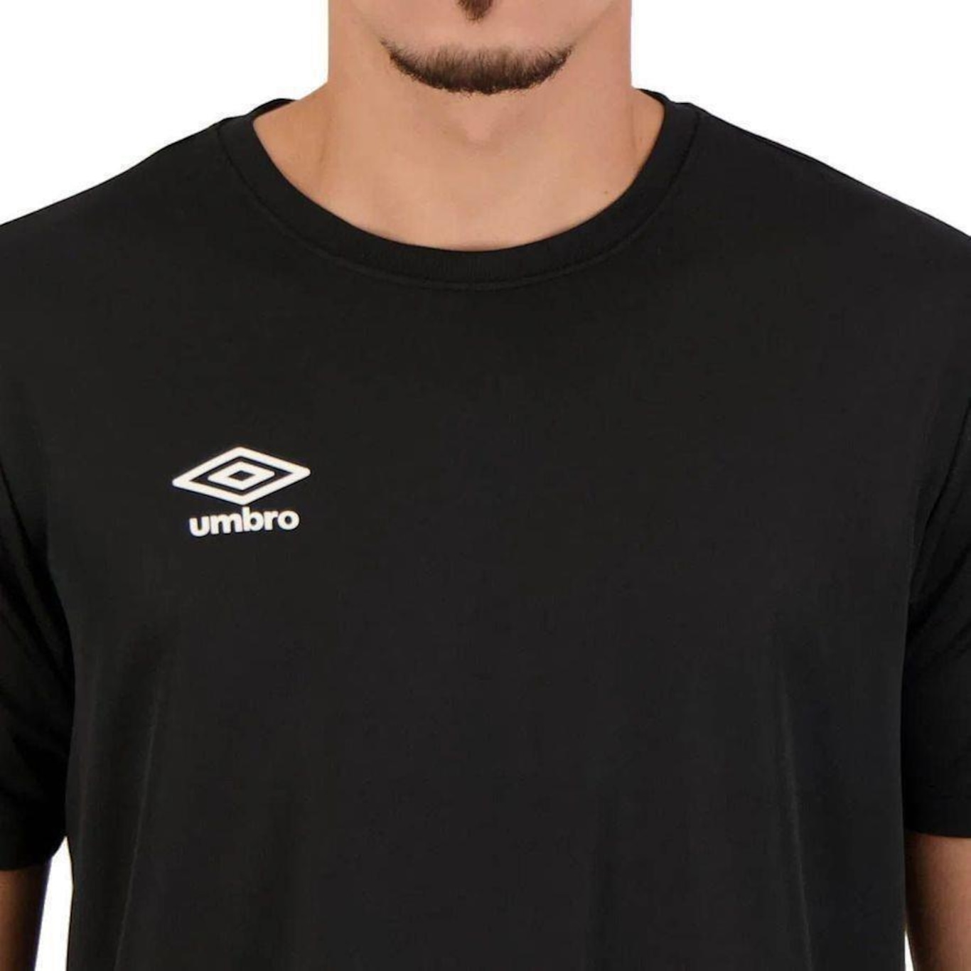 Camiseta Umbro Essential - Masculina - Foto 4