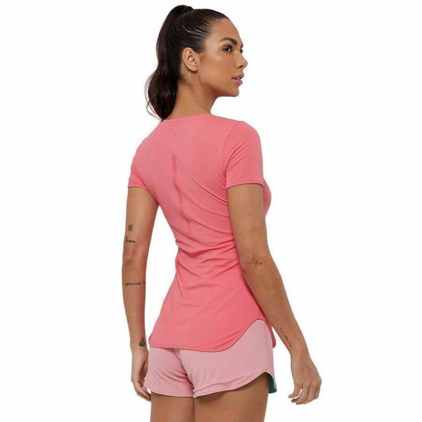 Camiseta Alto Giro Skin Fit Alongada Feminina Centauro 