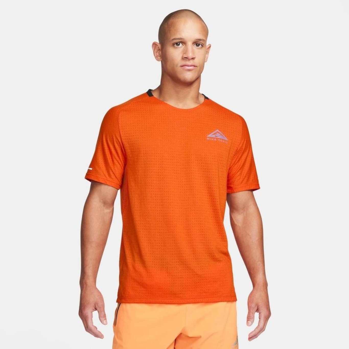 Camiseta Nike Trail Solar Chase - Masculina - Foto 1