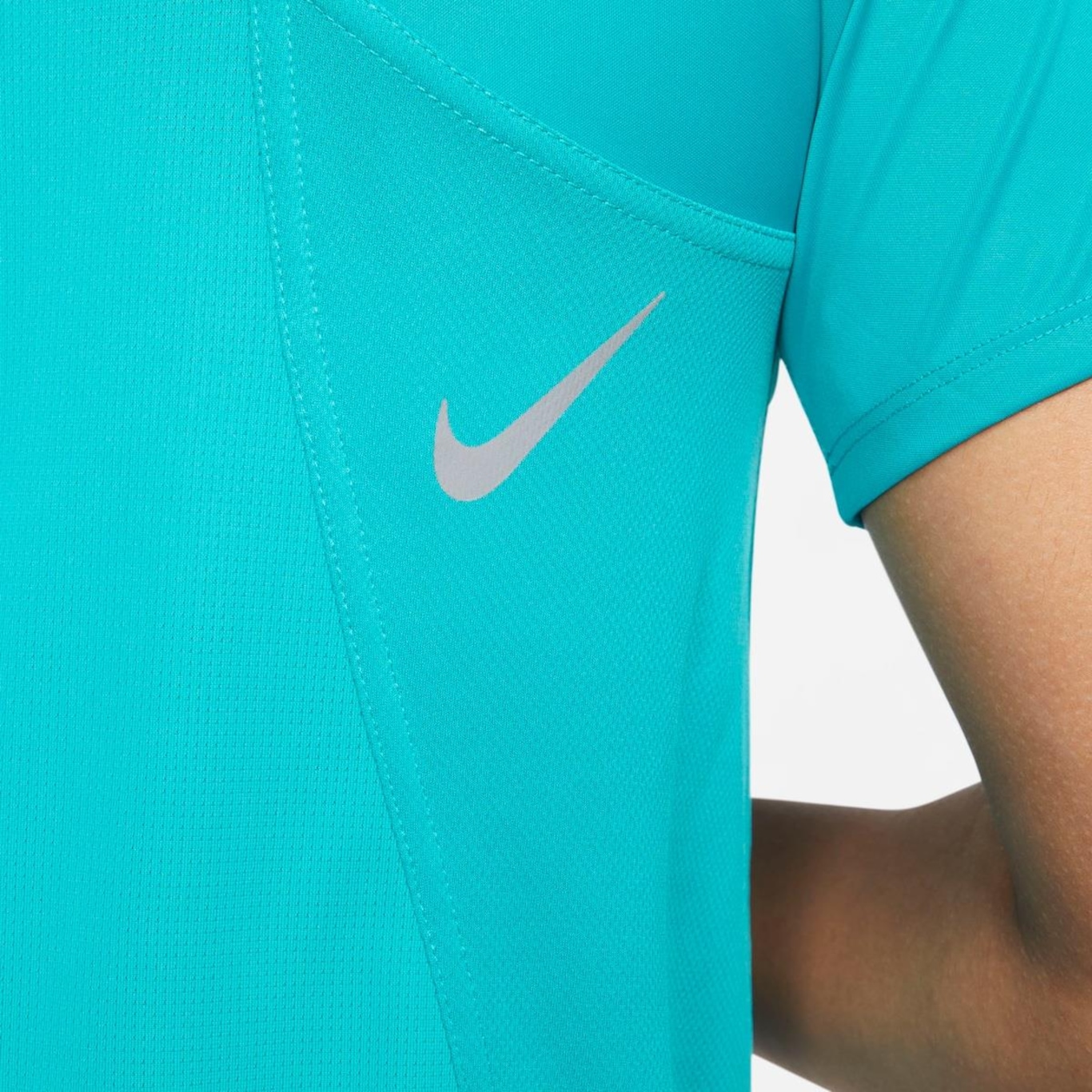 Camiseta Nike Dri-Fit Race - Feminina - Foto 5