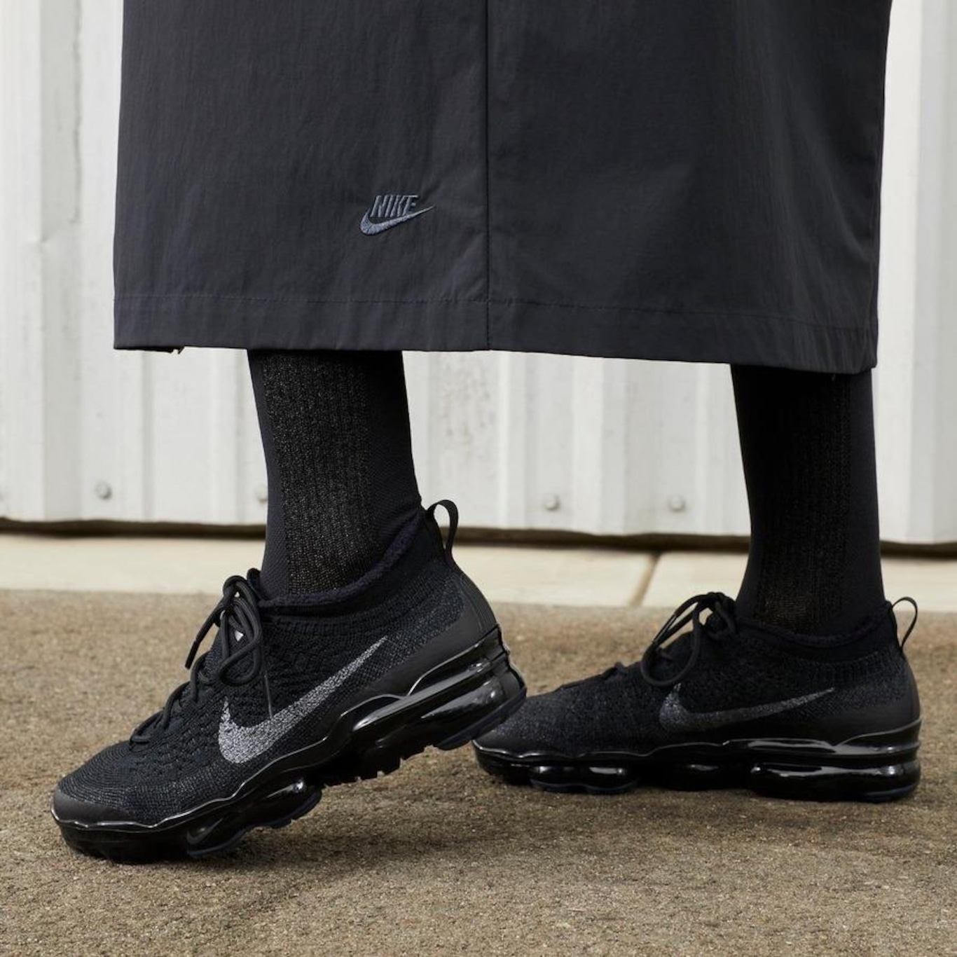 Air vapormax flyknit 2 best sale triple black