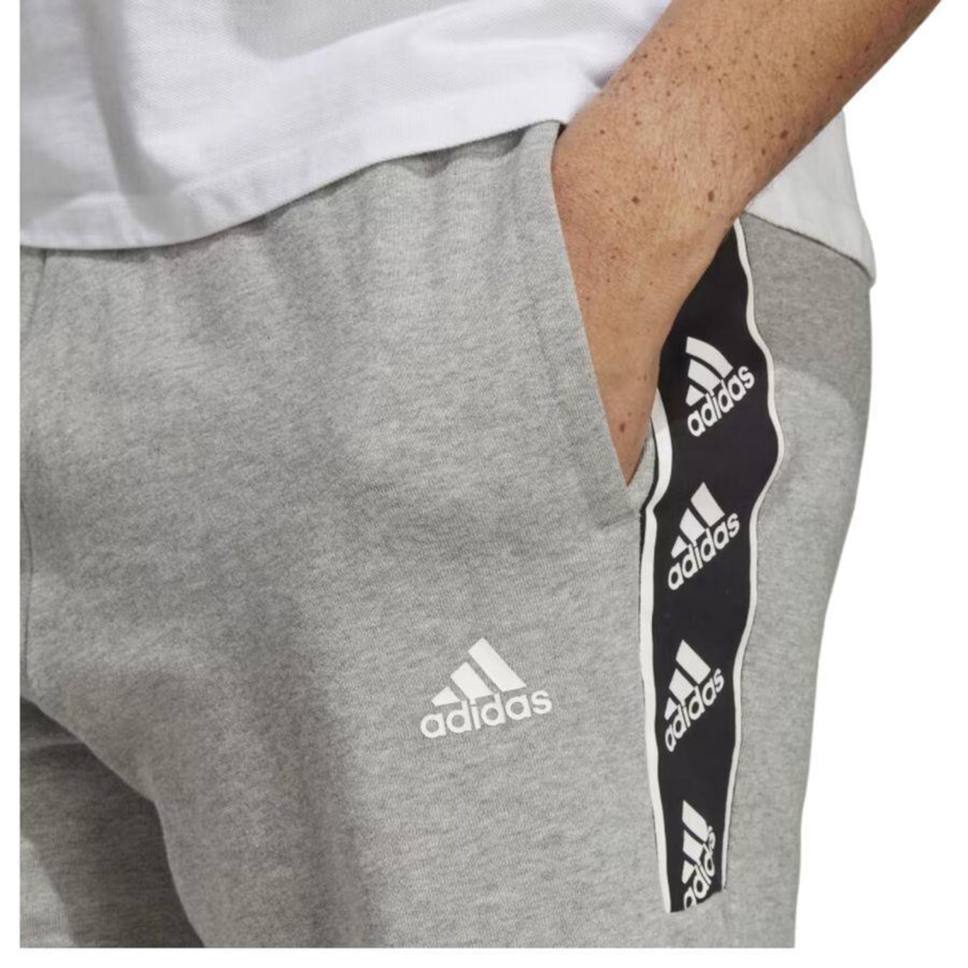 Shorts adidas Brand Love - Masculino - Foto 3