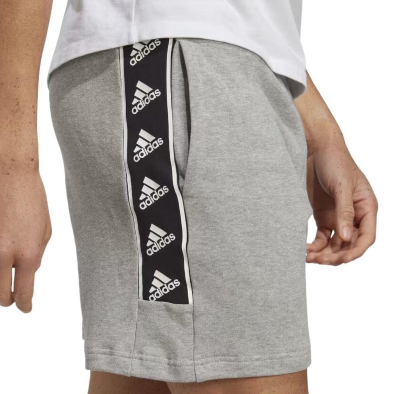 Shorts adidas Brand Love - Masculino - Foto 4