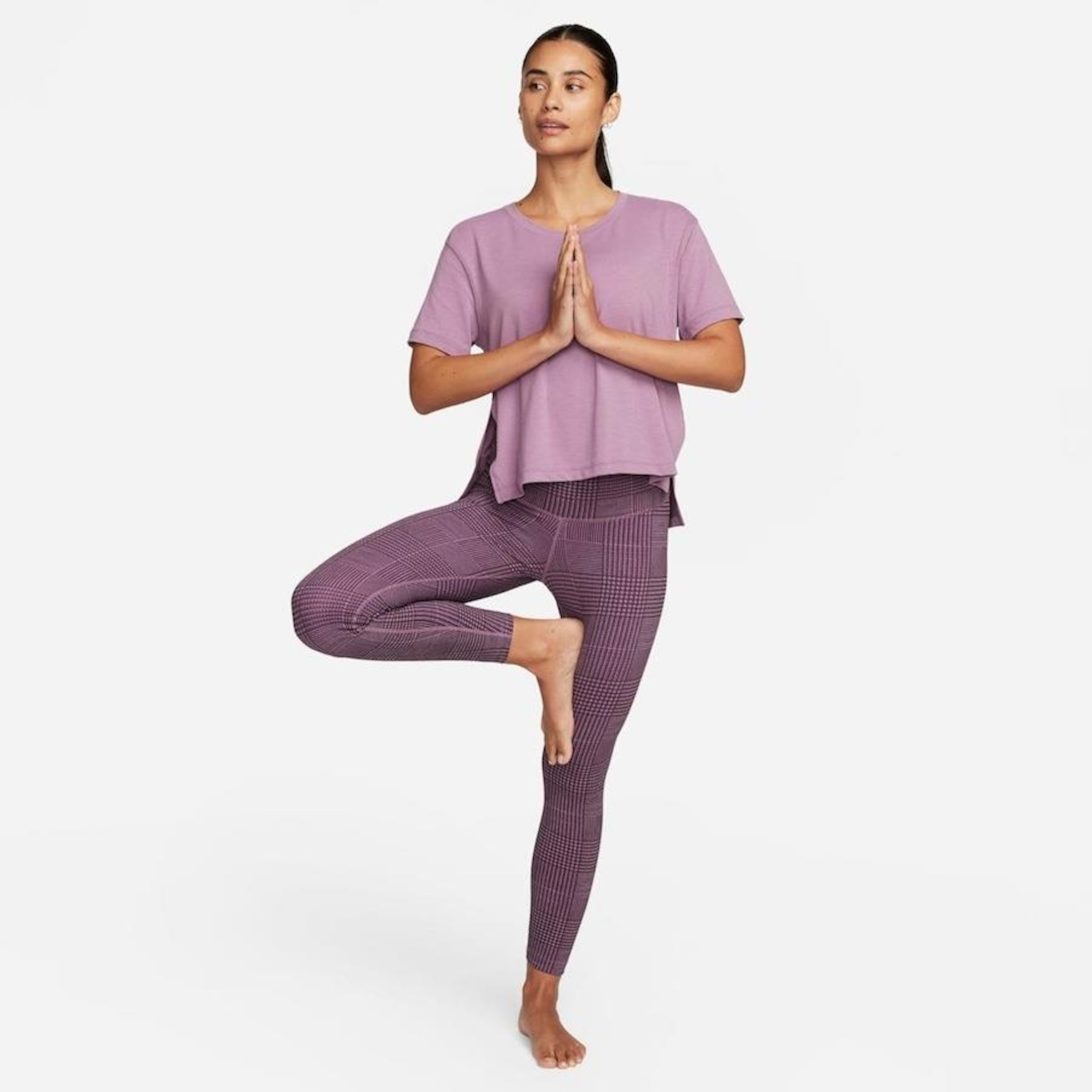 Camiseta Nike Yoga Dri-Fit - Feminina em Promoção