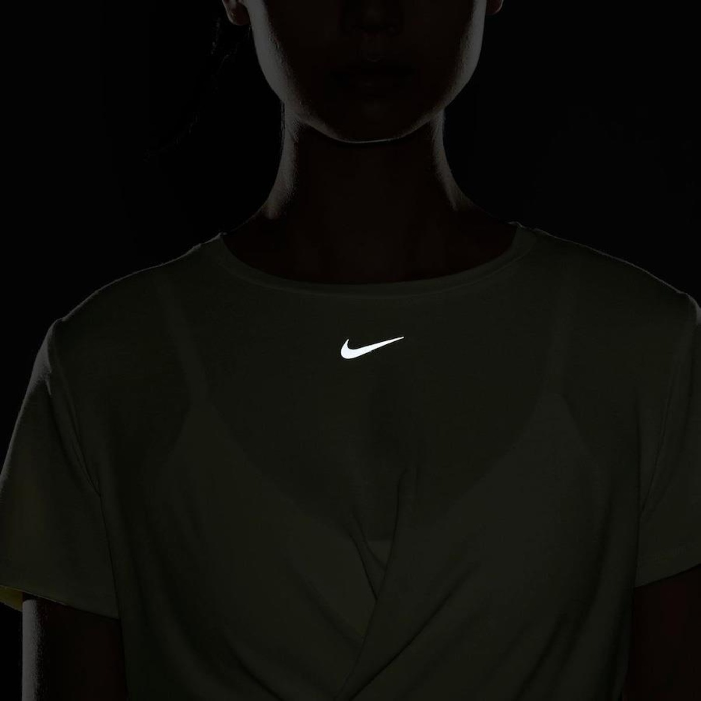 Camiseta Nike Dri-Fit One Luxe - Feminina - Foto 5