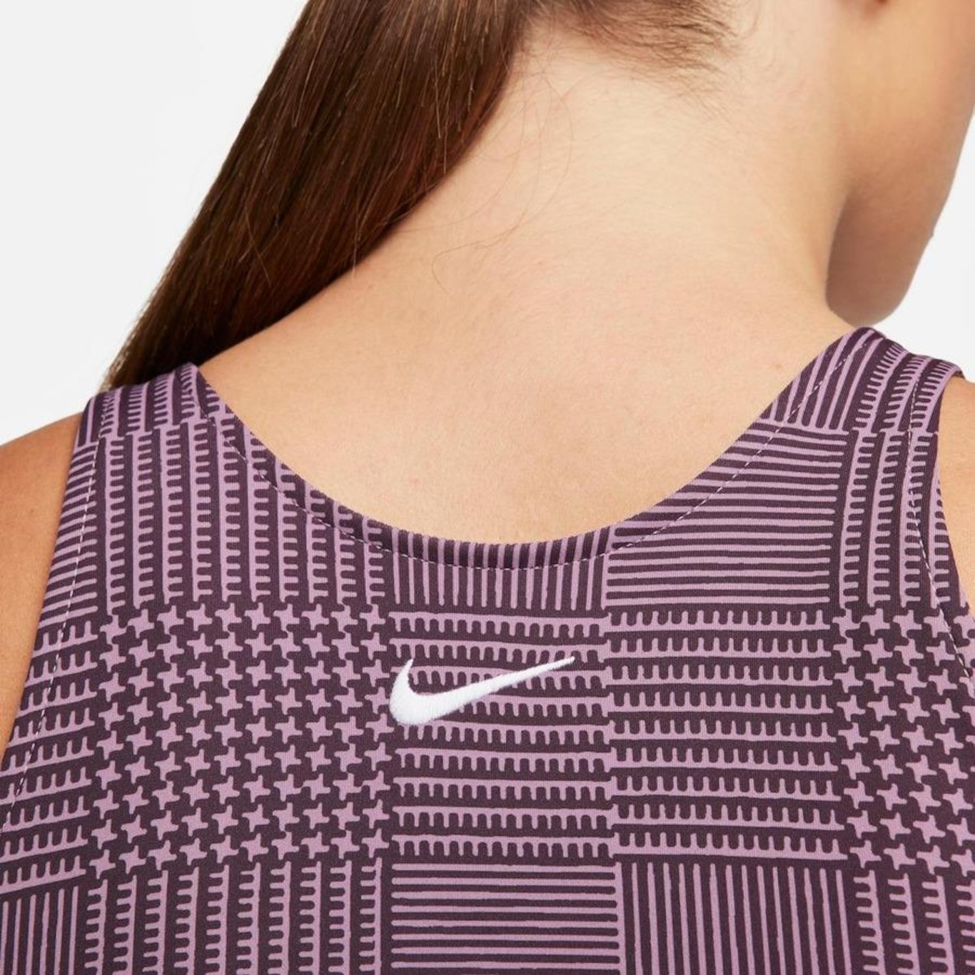 Camiseta Regata Nike Yoga Dri-Fit - Feminina - Foto 4