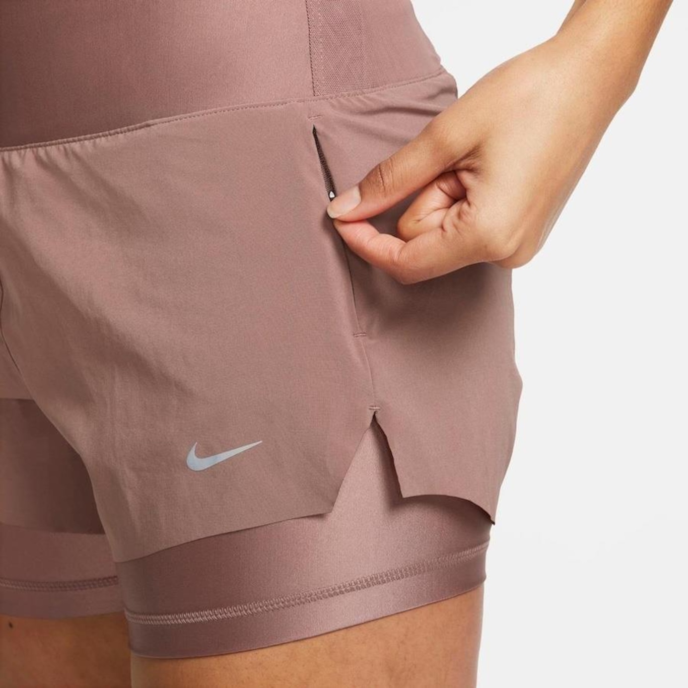 Shorts Nike Dri-Fit Swift - Feminino - Foto 4