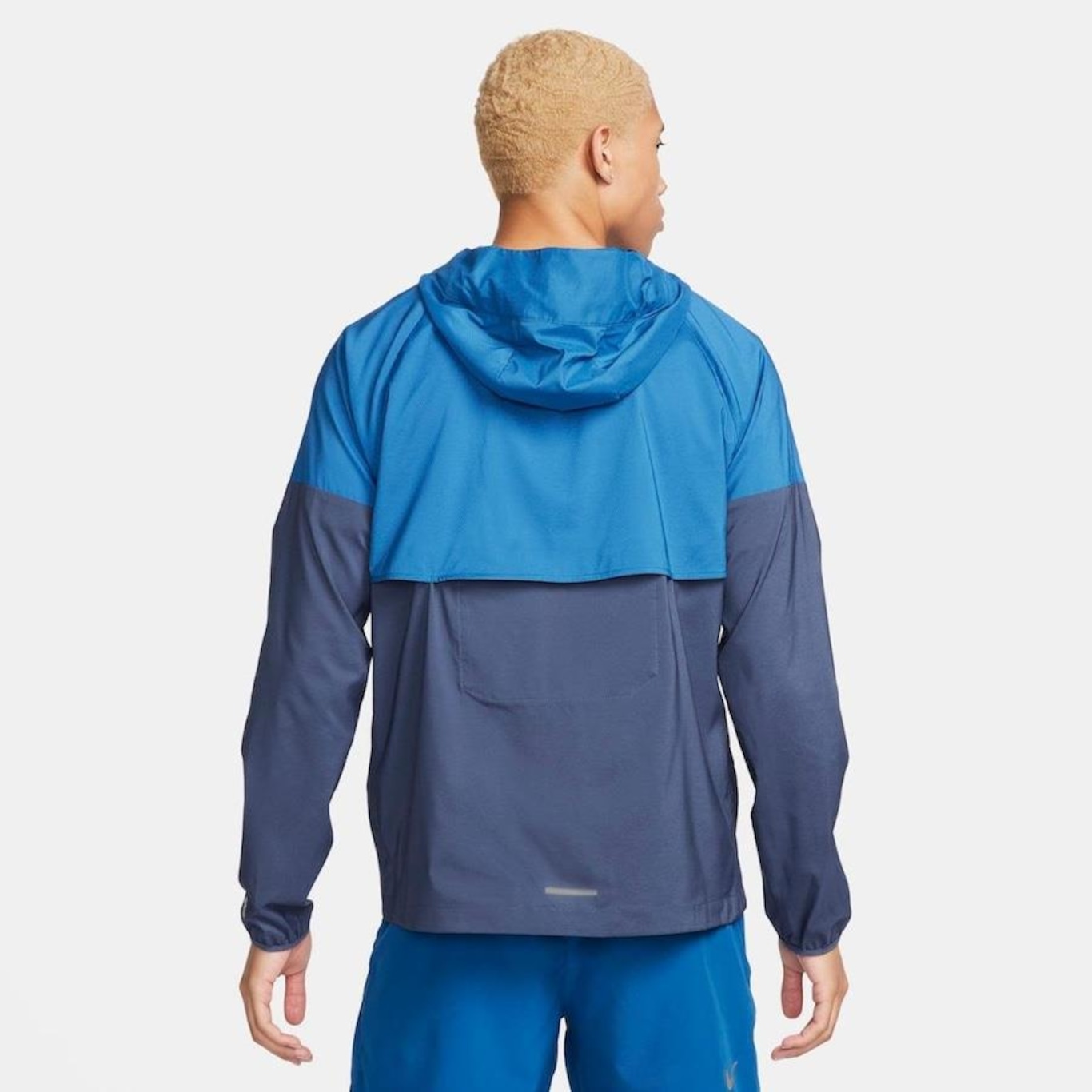 Jaqueta com Capuz Nike Repel Windrunner - Masculina - Foto 2