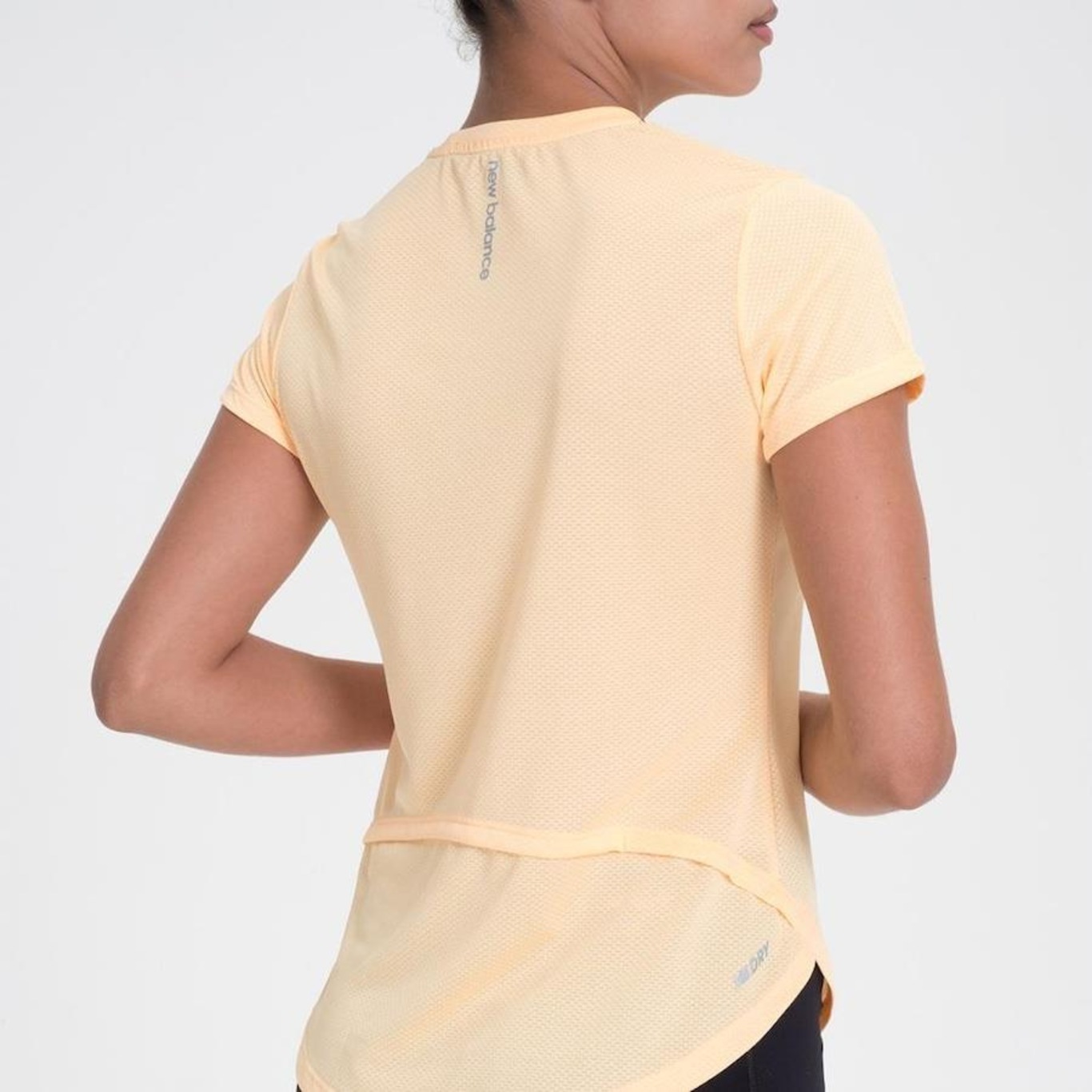 Camiseta New Balance Accelerate - Feminina - Foto 3