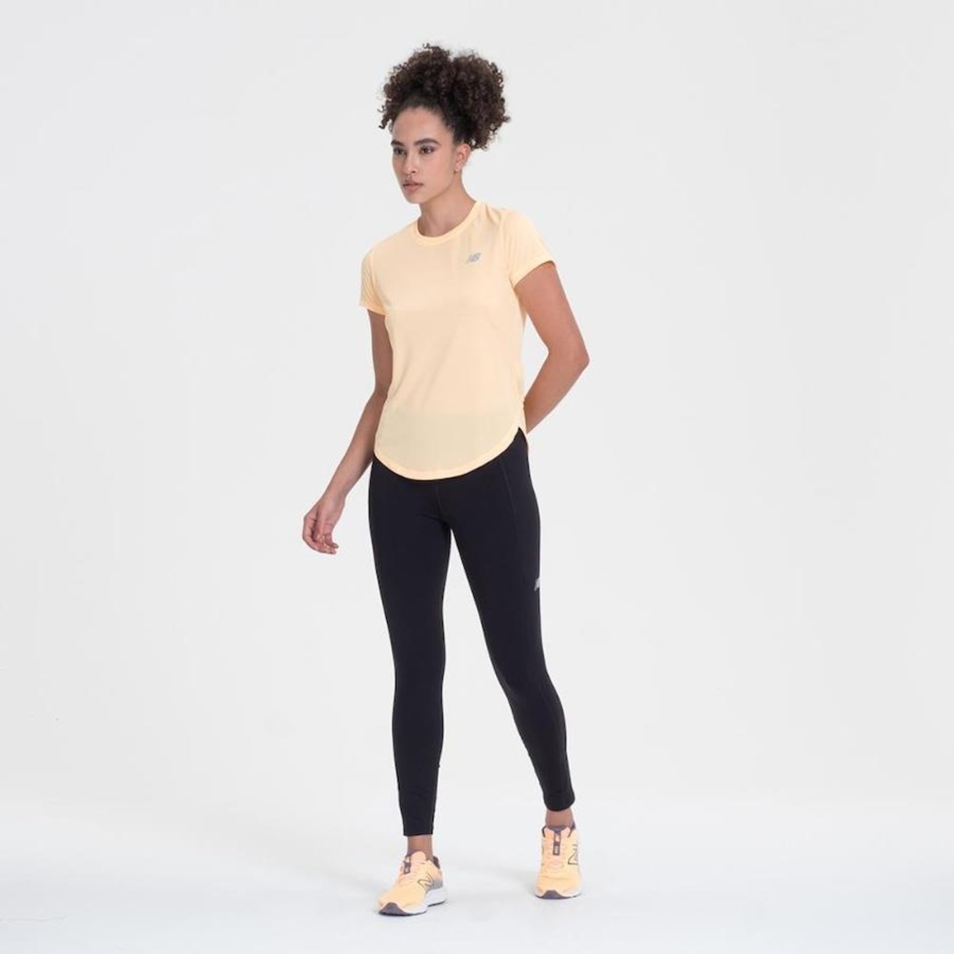 Camiseta New Balance Accelerate - Feminina - Foto 4