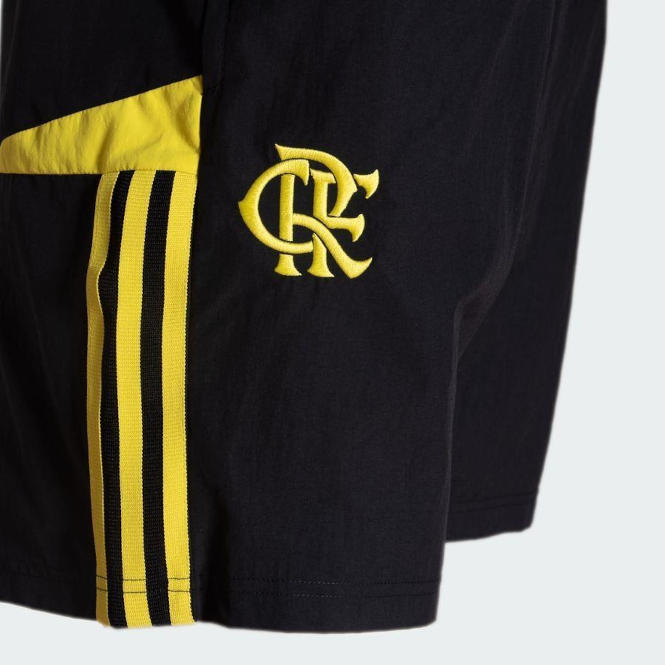 Short do Flamengo Viagem 24/25 adidas - Masculino - Foto 4