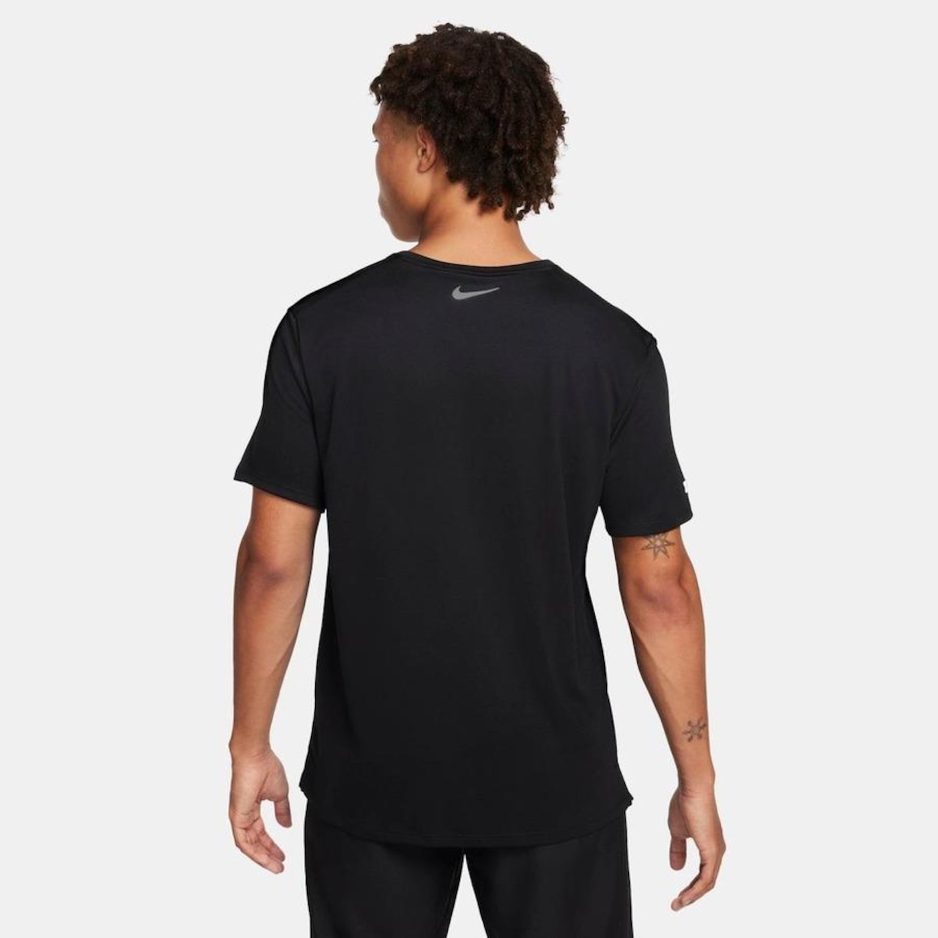 Camiseta Nike Flash Miler - Masculina - Foto 2