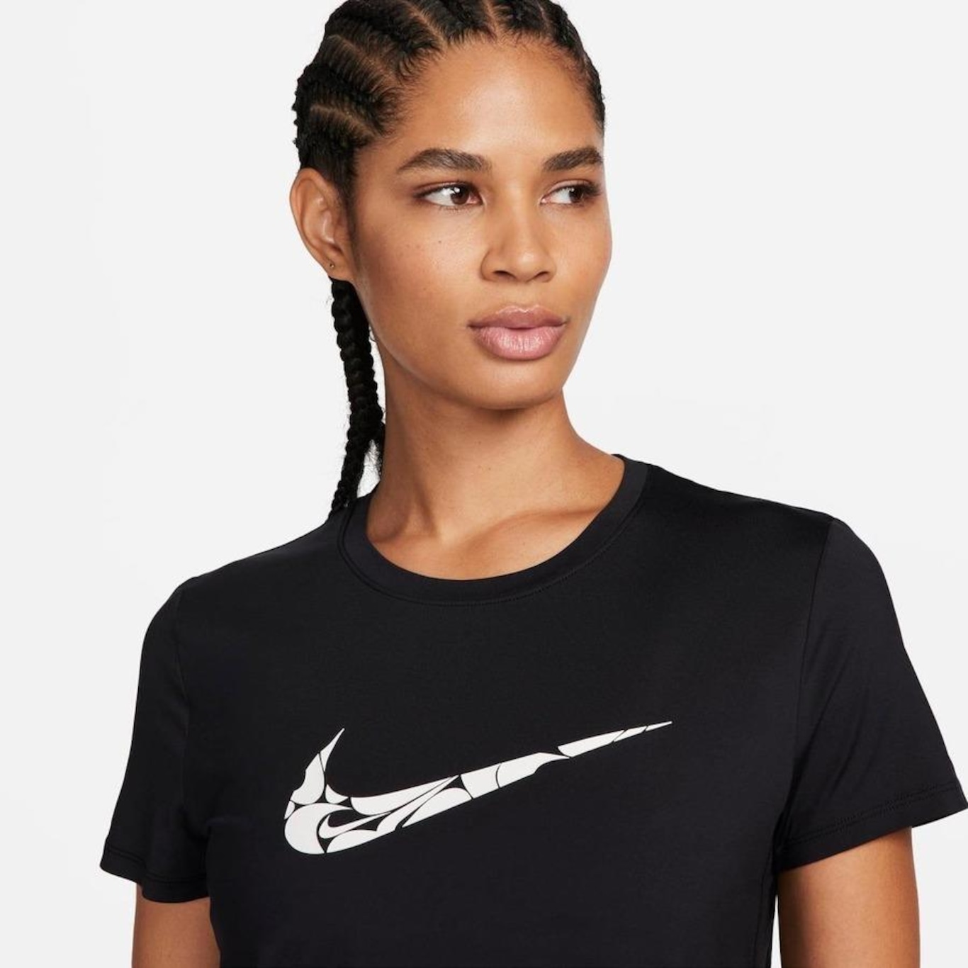 Camiseta Nike One Swoosh - Feminina - Foto 3