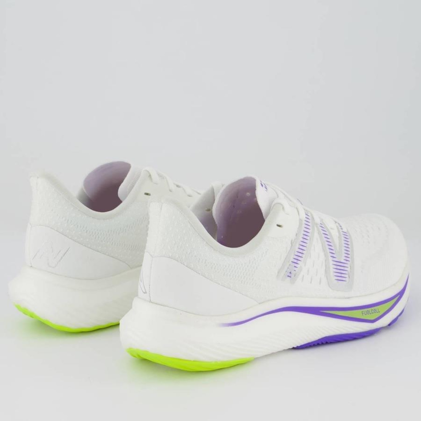 Tênis New Balance Fuelcell Rebel V3 - Feminino - Foto 3