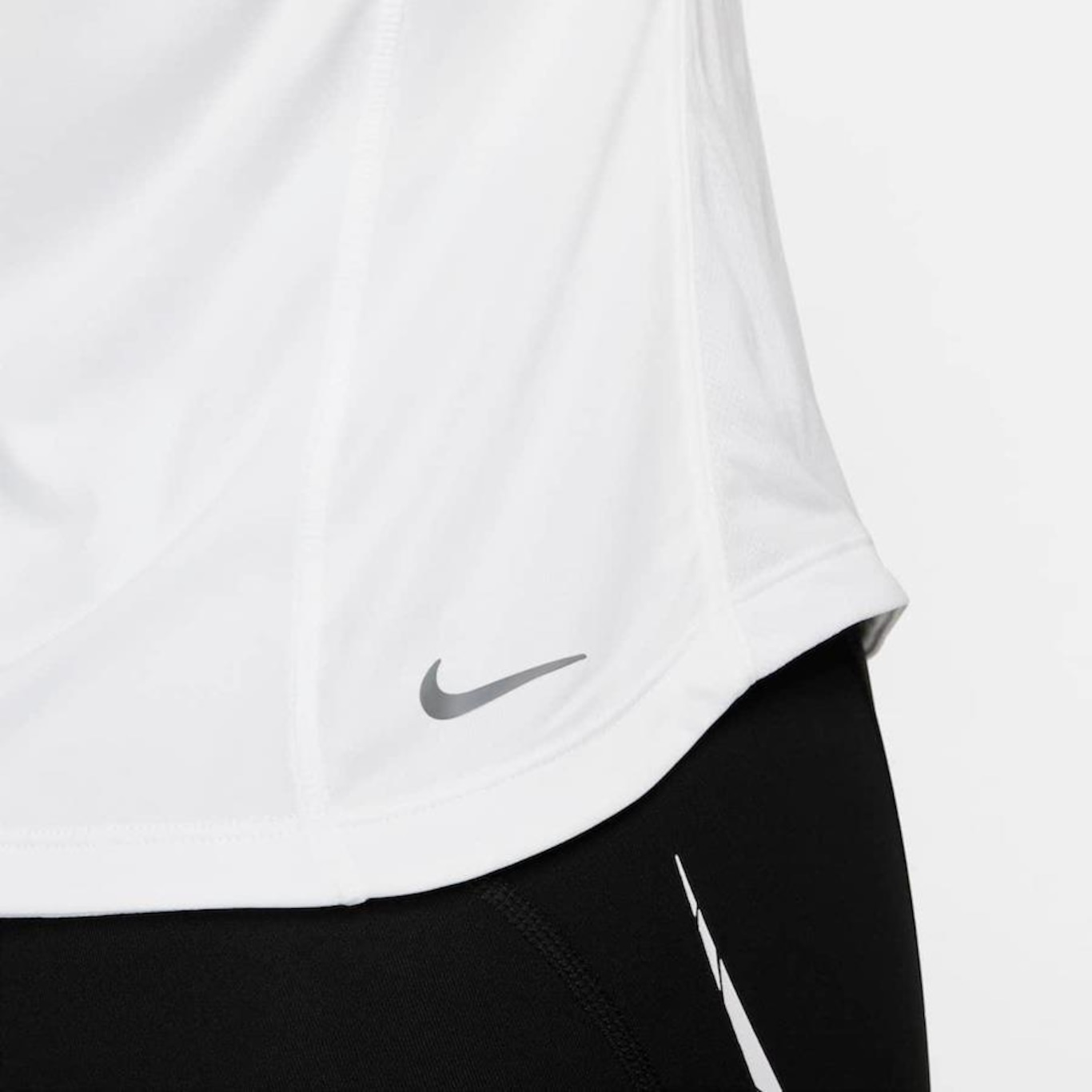 Camiseta Nike Dri-Fit Fast - Feminina - Foto 4