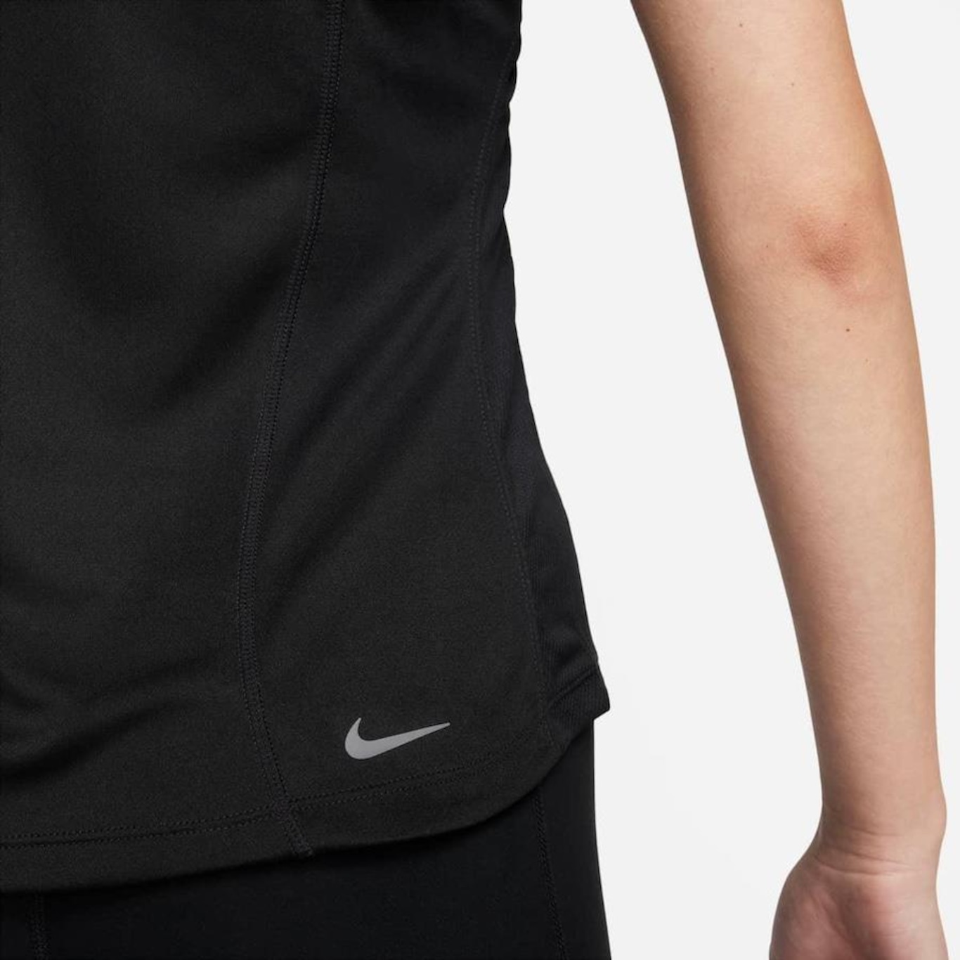 Camiseta Nike Dri-Fit Fast - Feminina - Foto 4