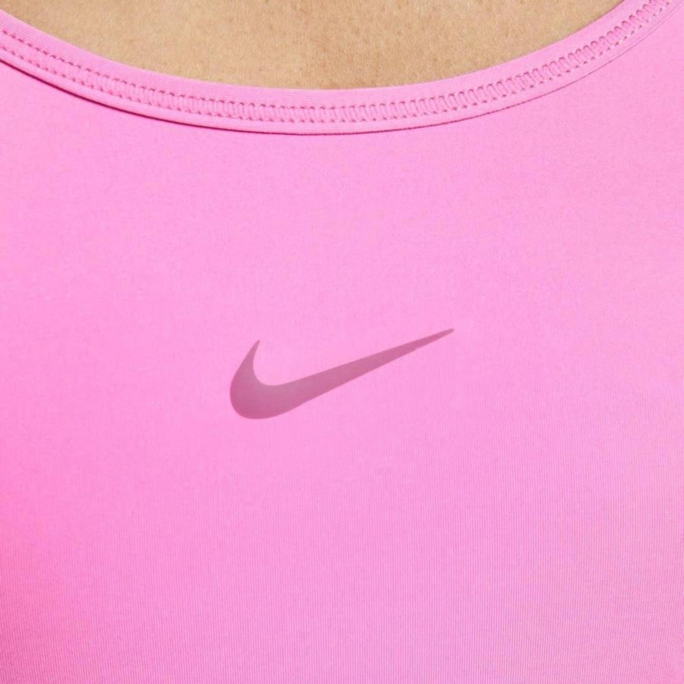 Camiseta Nike Dri-Fit One Cropped - Feminina - Foto 4