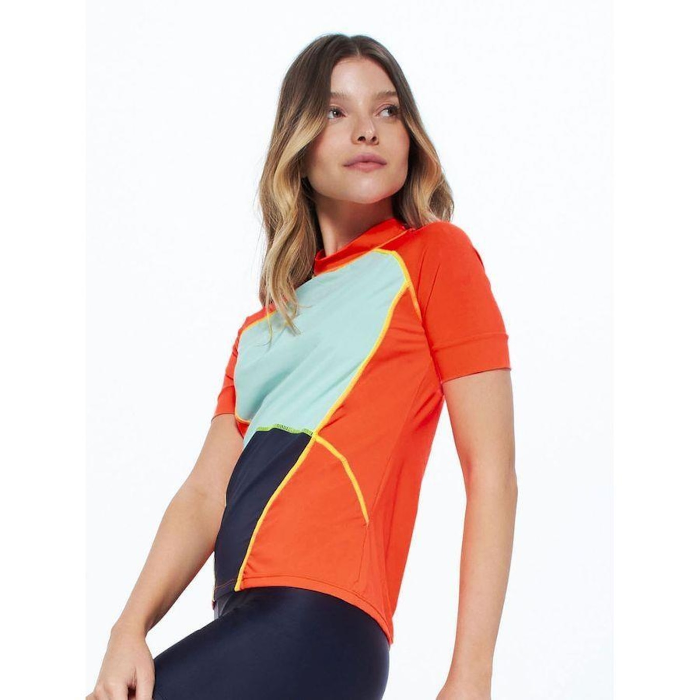 Camiseta Bodyforsure Lisa Beach Sports - Feminina - Foto 4