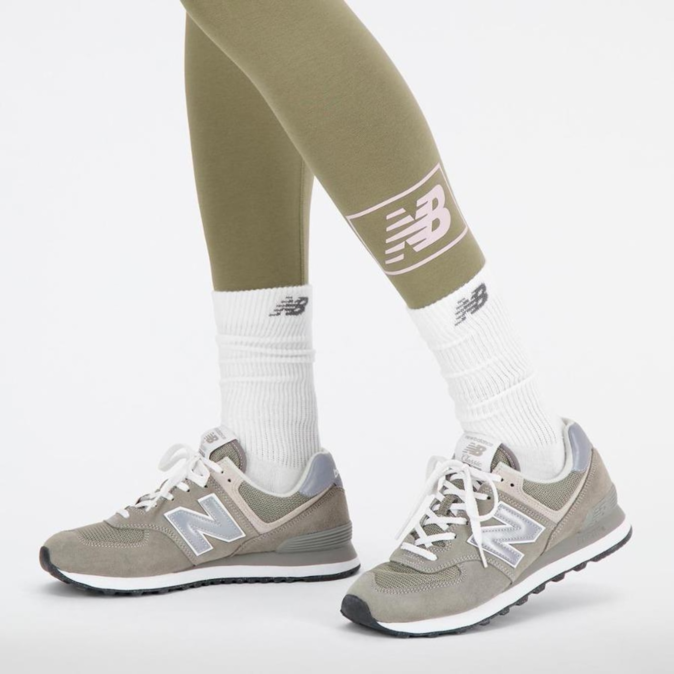 Calça Legging New Balance Essentials - Feminina - Foto 4