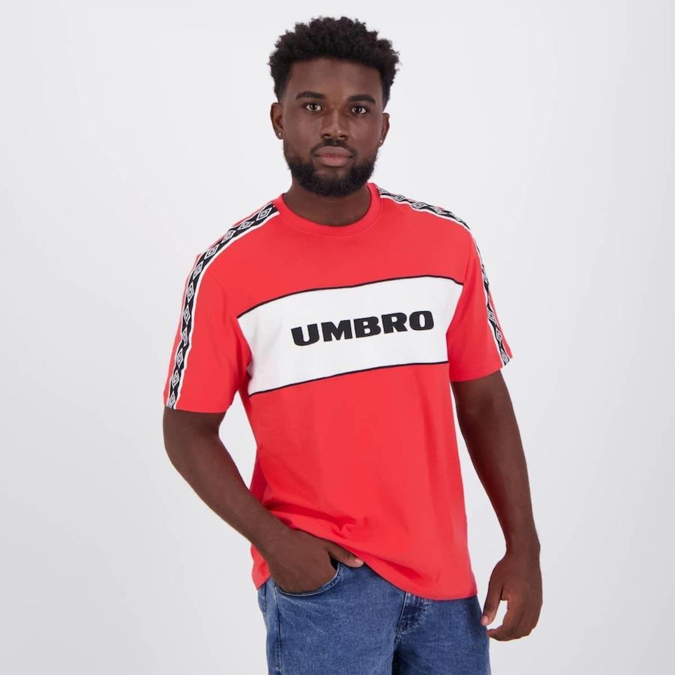 Camiseta Umbro Essence - Masculina - Foto 2