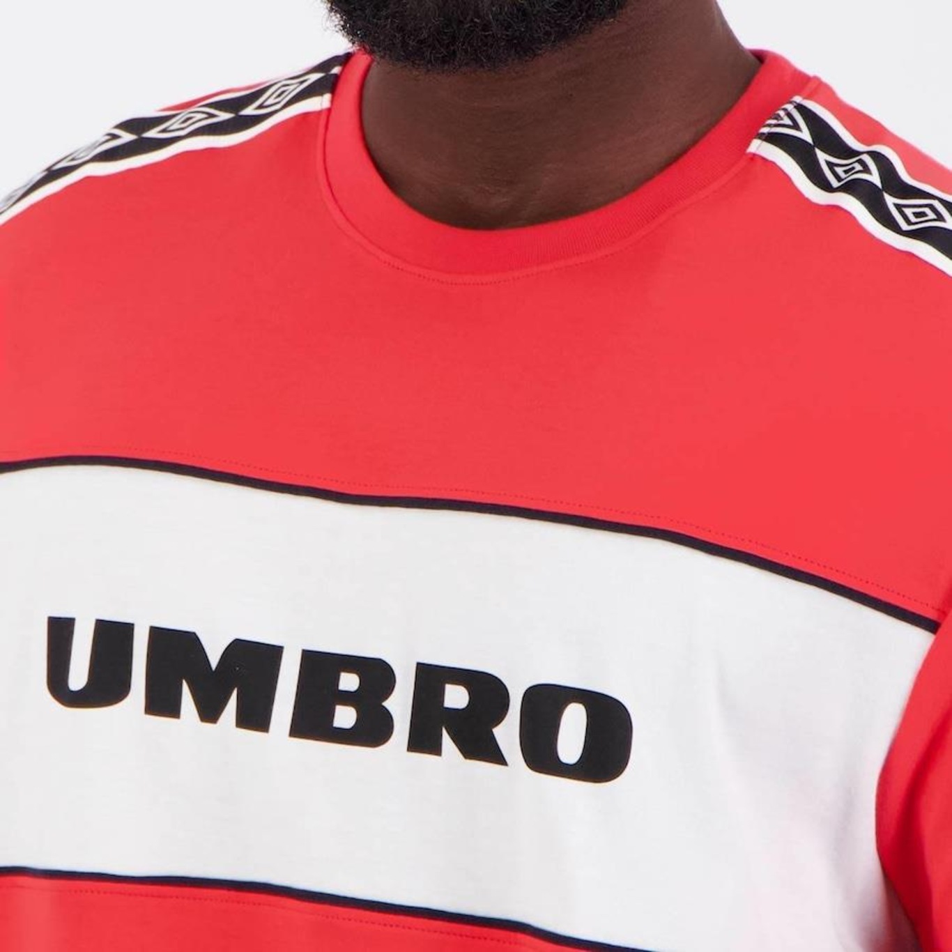 Camiseta Umbro Essence - Masculina - Foto 5