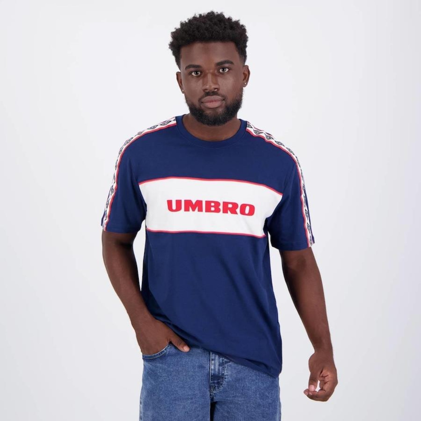 Camiseta Umbro Essence - Masculina - Foto 1