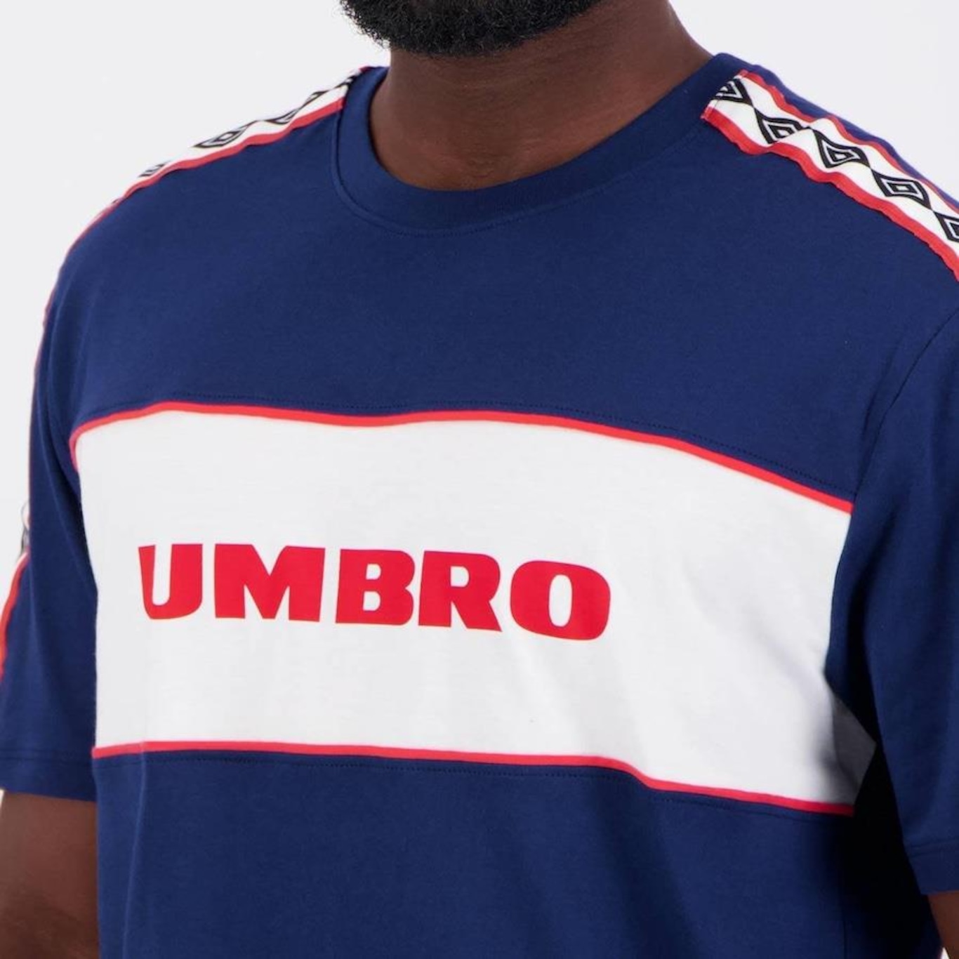 Camiseta Umbro Essence - Masculina - Foto 5