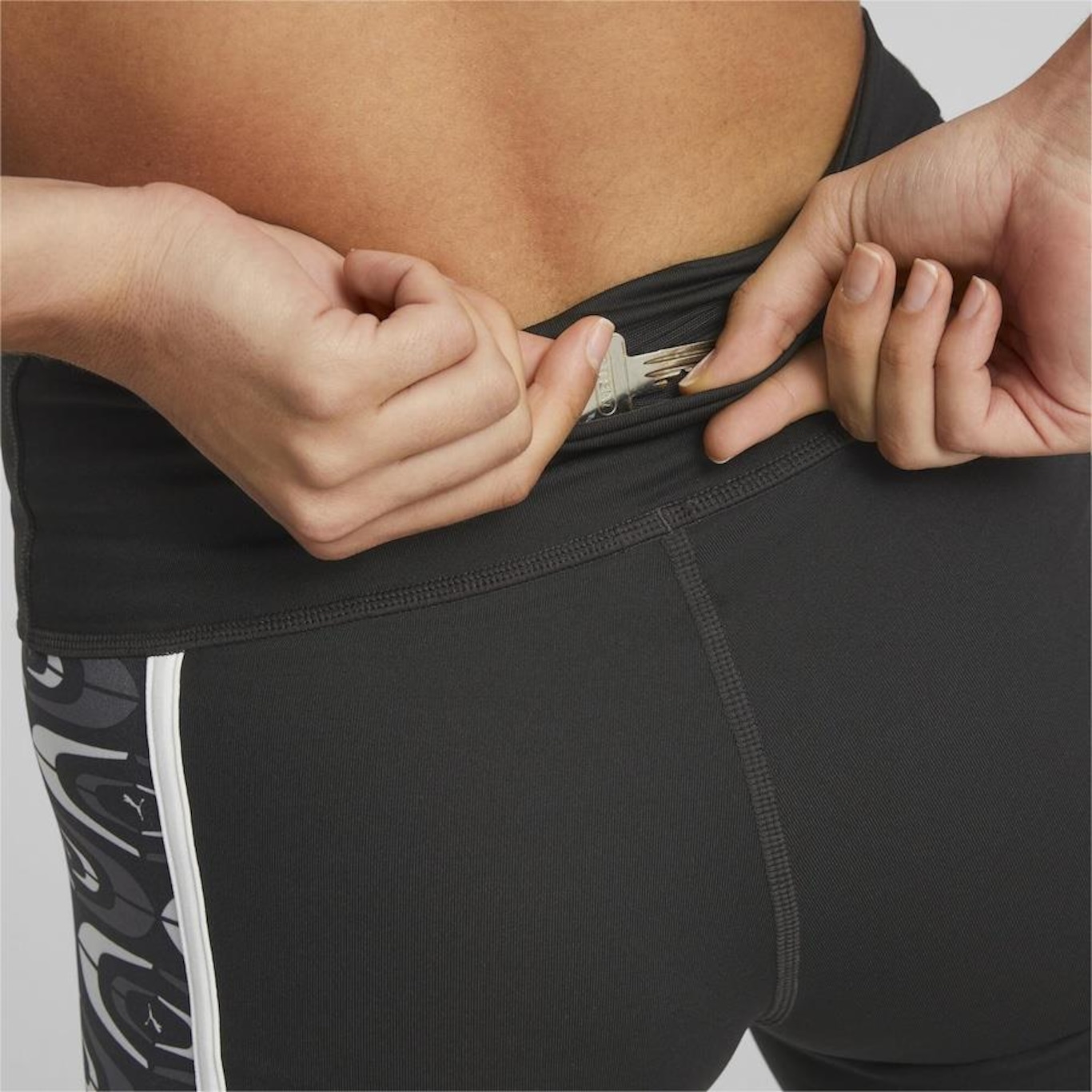 Calça Legging para Treino Puma Retro Glam High Waisted - Feminina - Foto 5