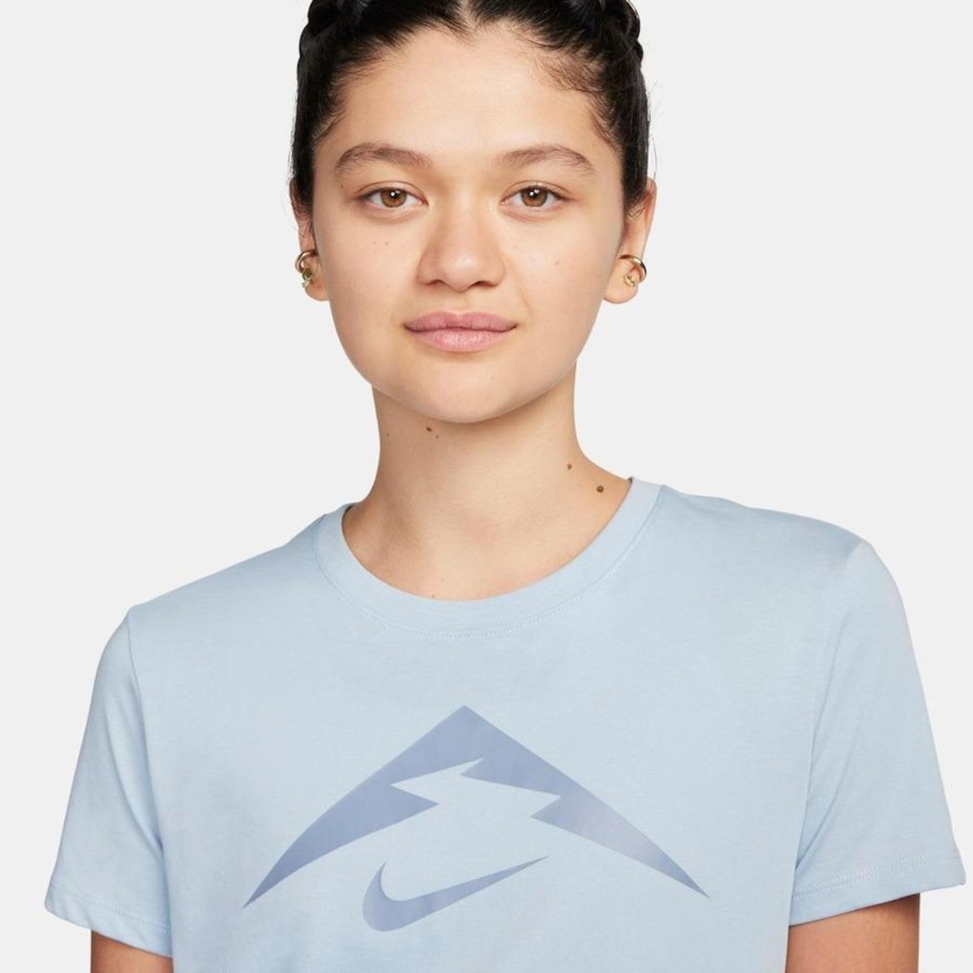 Camiseta Nike Trail - Feminina - Foto 3