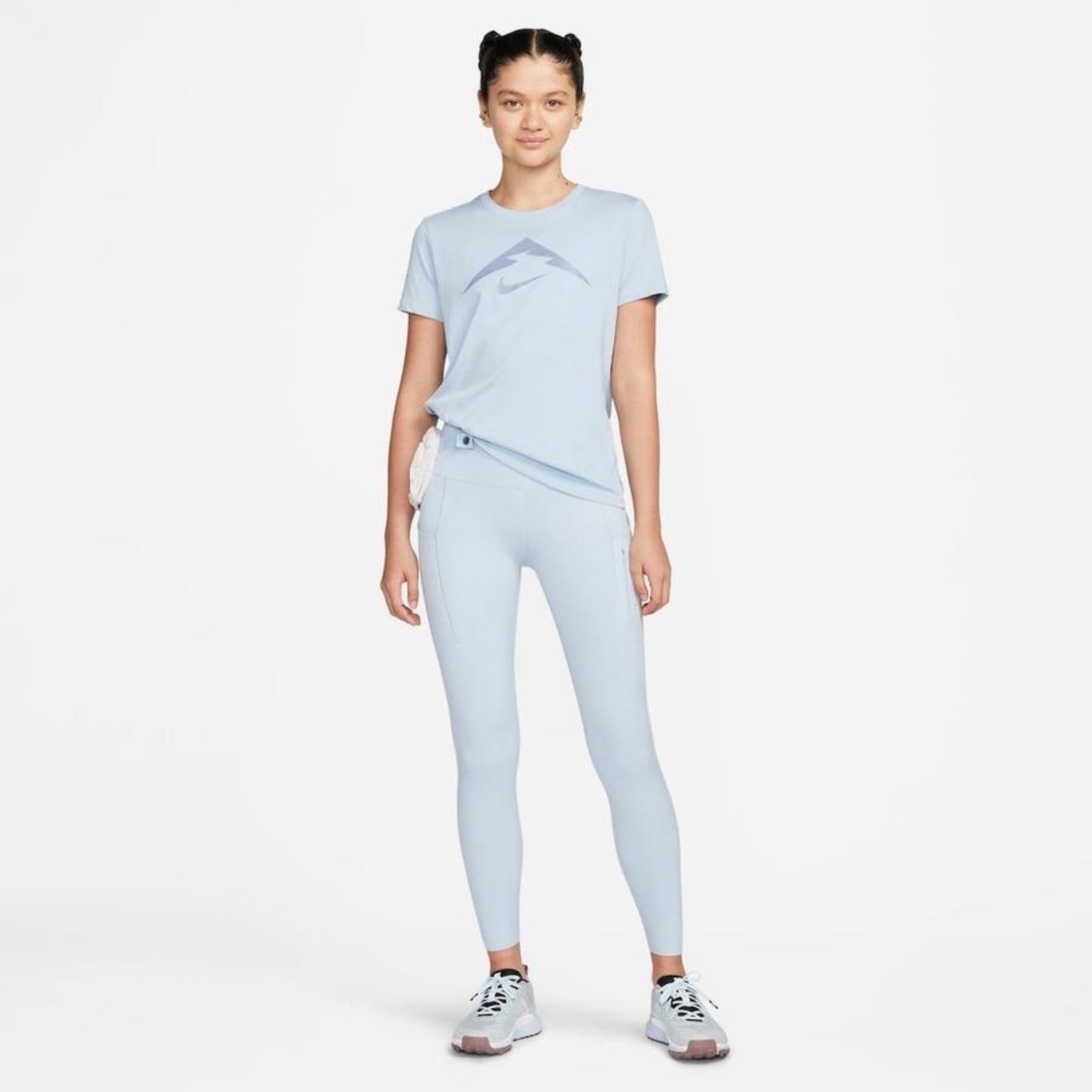 Camiseta Nike Trail - Feminina - Foto 4