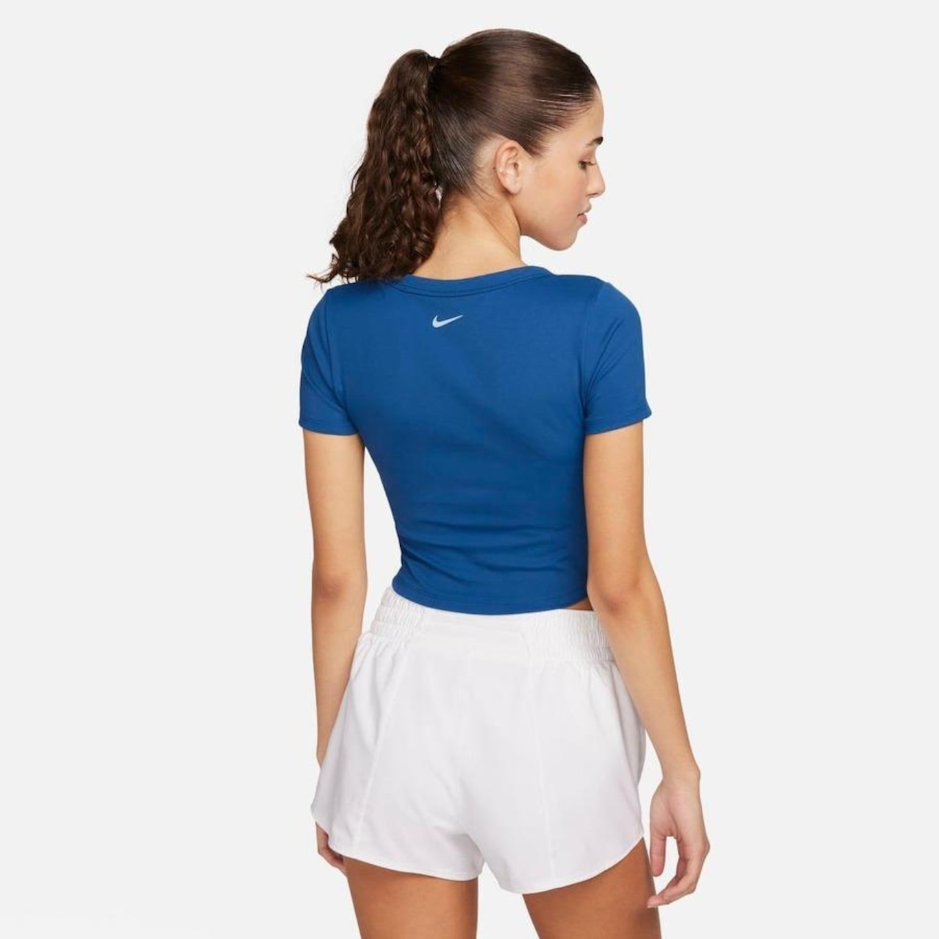 Camiseta Nike Dri-Fit One Cropped - Feminina - Foto 2