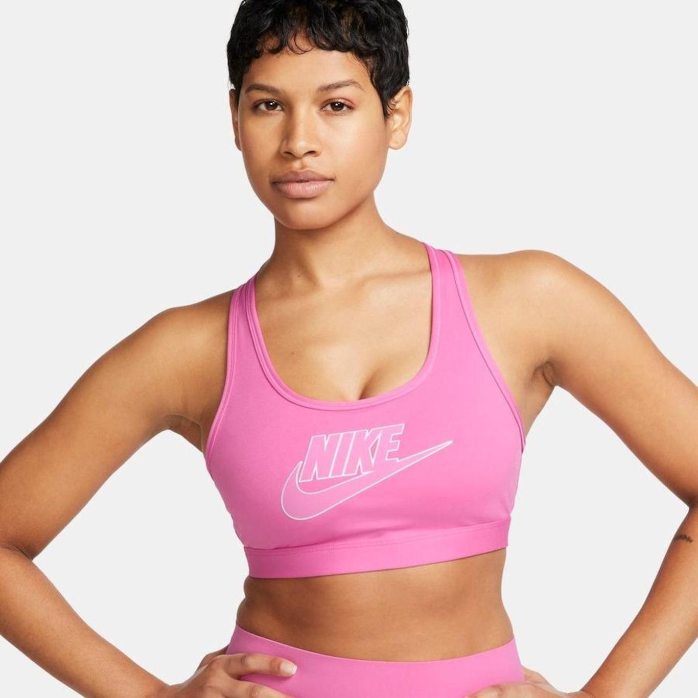 Top Fitness Nike Swoosh Futura - Feminino - Foto 1