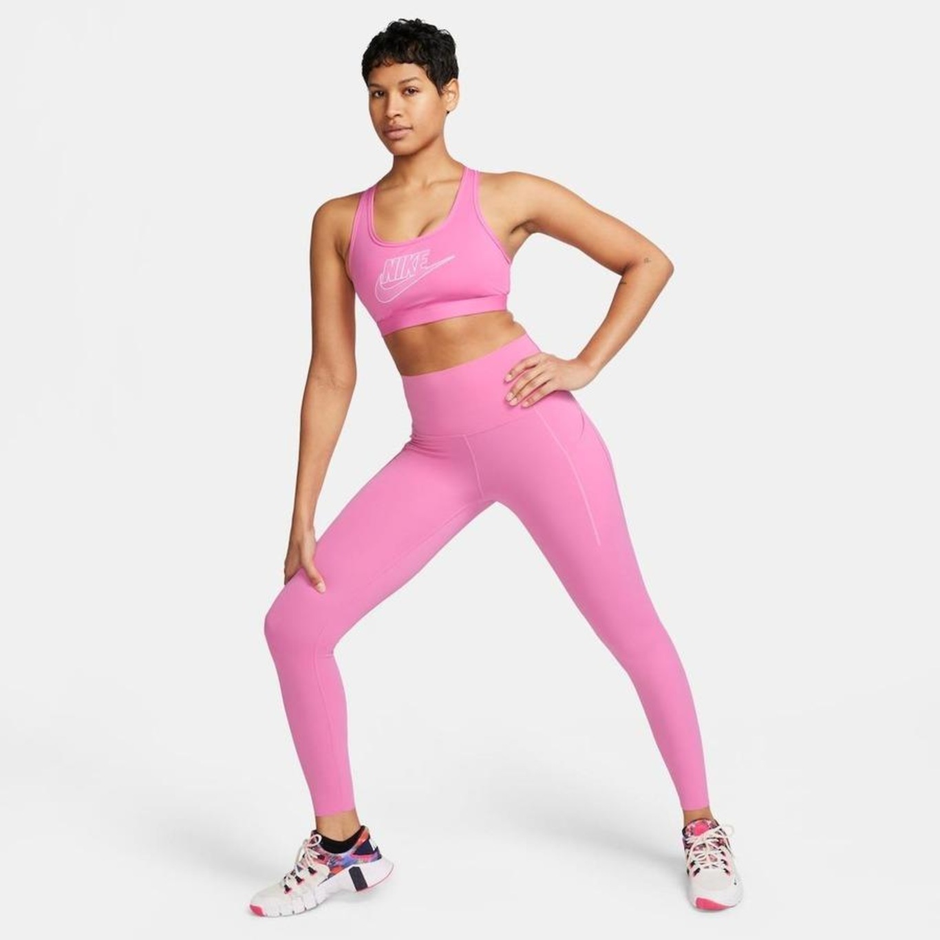 Top Fitness Nike Swoosh Futura - Feminino - Foto 6